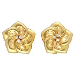 VAN CLEEF & ARPELS Magnolia Flower Ear Clips