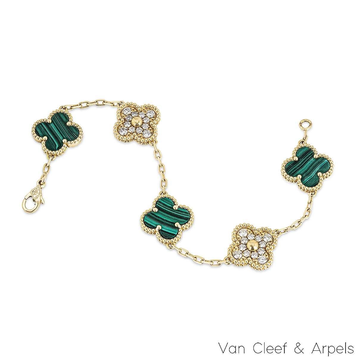 Van Cleef & Arpels Malachit & Diamant Vintage Alhambra Armband mit 5 Motiven VCARO7G (Rundschliff) im Angebot