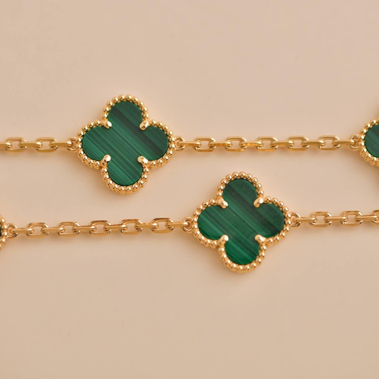 Van Cleef & Arpels Malachite Vintage Alhambra 20 Motif Necklace In Excellent Condition In Banbury, GB