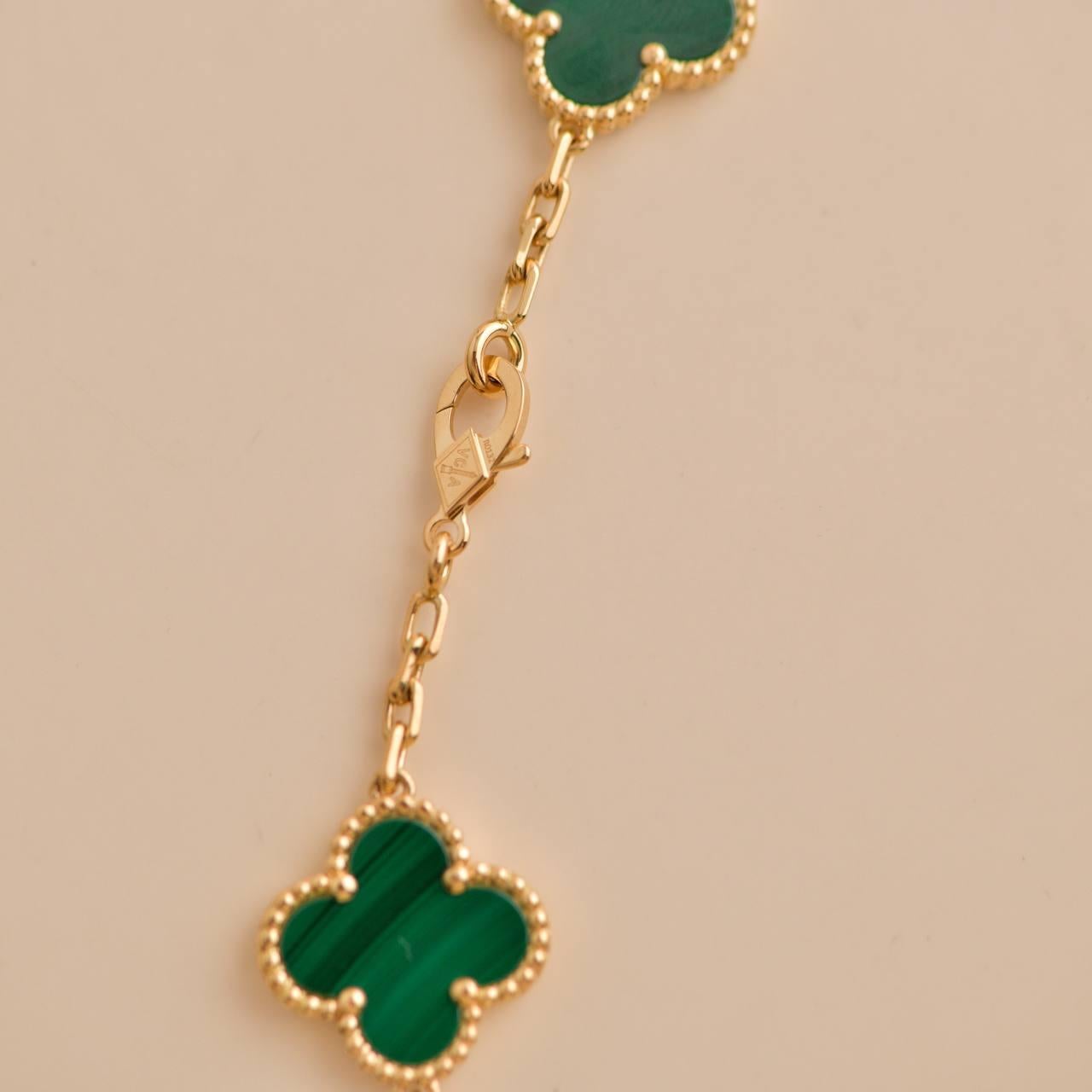 Women's or Men's Van Cleef & Arpels Malachite Vintage Alhambra 20 Motif Necklace