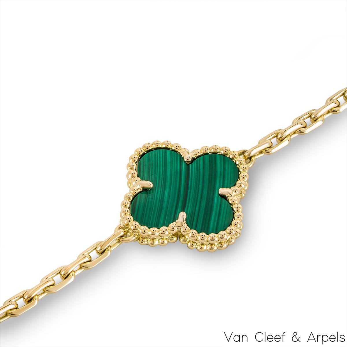 Van Cleef & Arpels Bracelet vintage Alhambra à 5 motifs en malachite VCARL80900 Excellent état - En vente à Mayfair, London, London