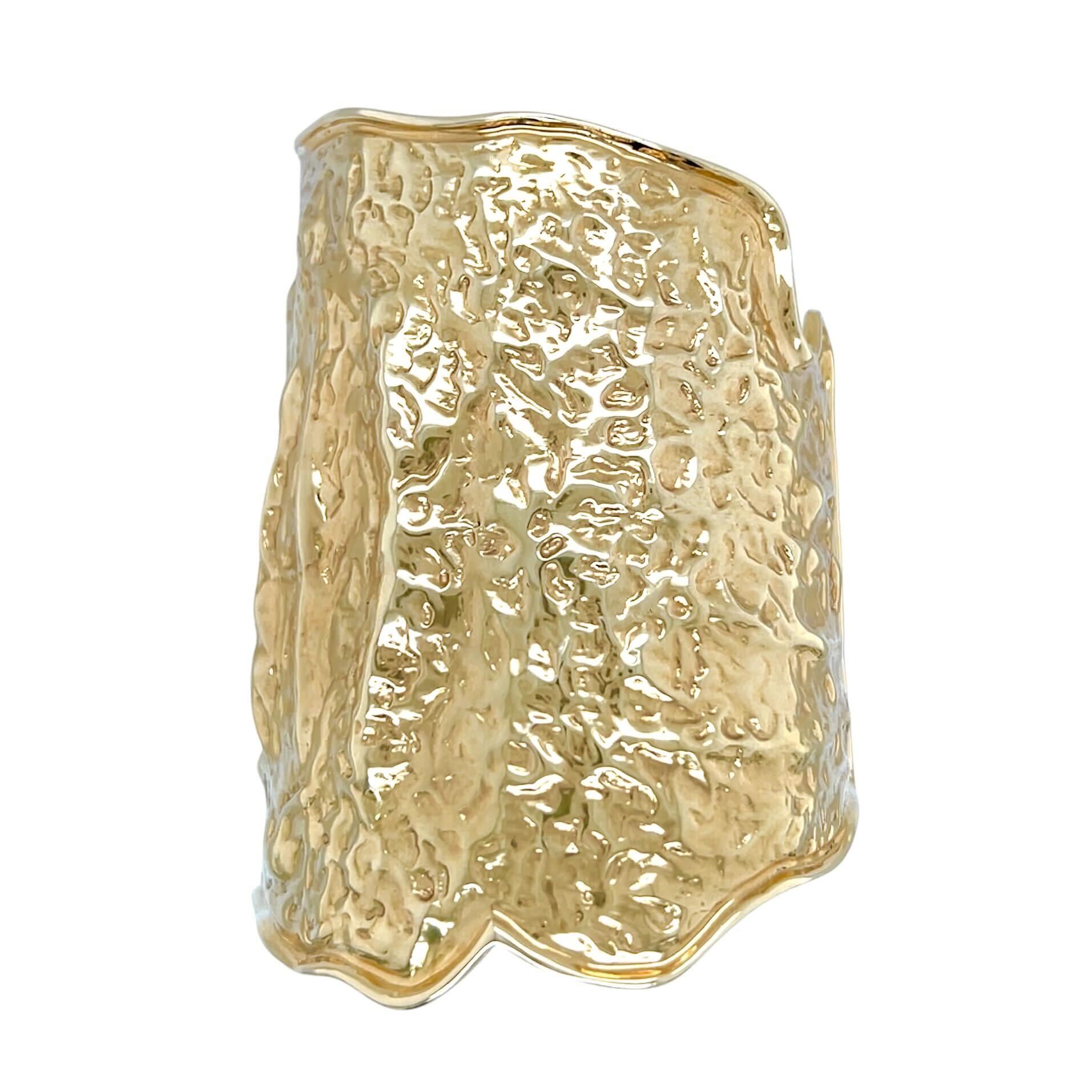  Bracelet en or jaune 18 carats, Van Cleef & Arpels.  La manchette 