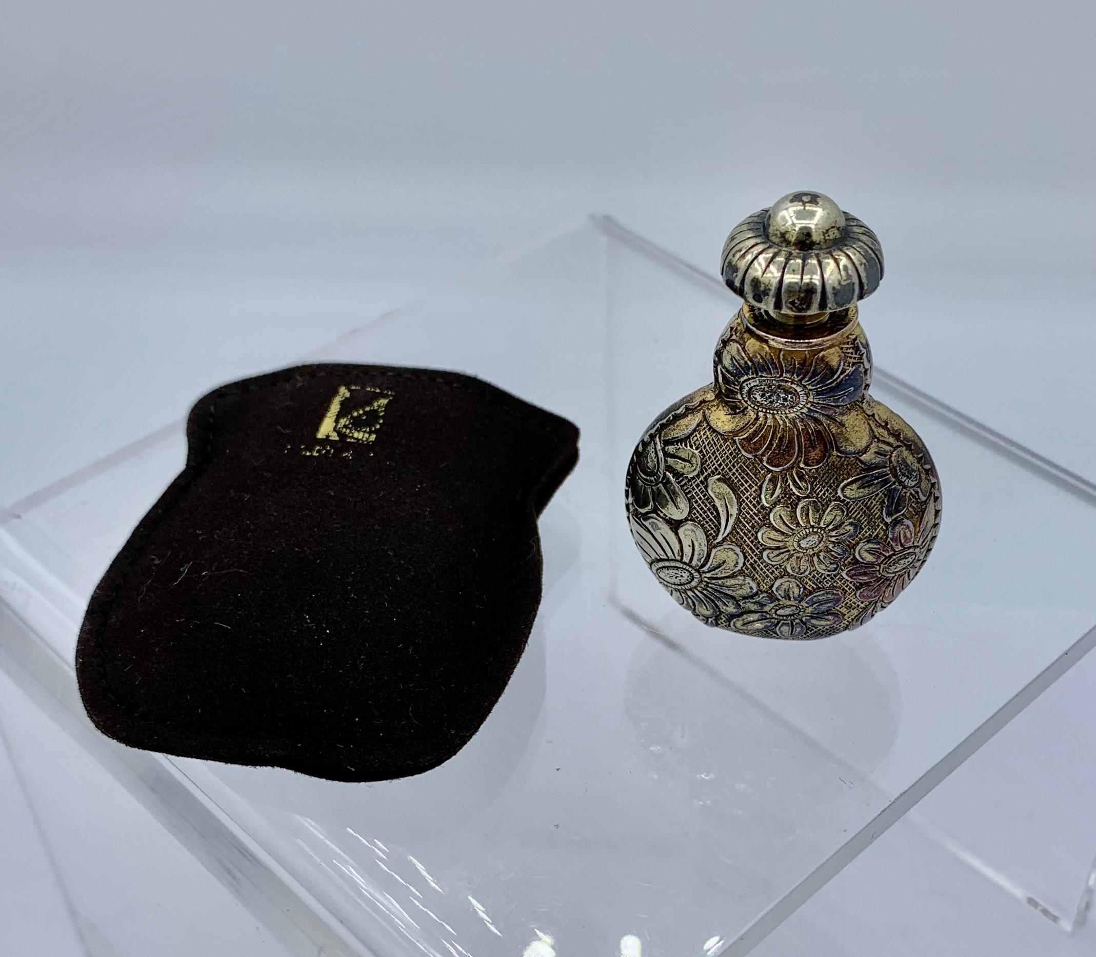 Van Cleef & Arpels, Flacon de parfum à fleurs Marguerite, Pochette d'origine France Pour femmes en vente