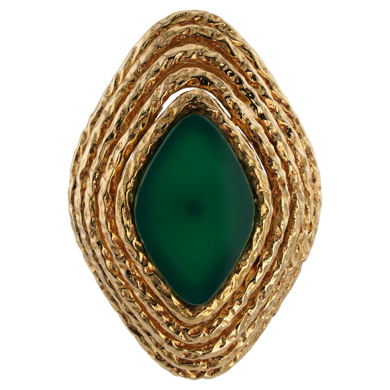 VAN CLEEF & ARPELS Marquis Green Chalcedony Yellow Gold Ring In Excellent Condition For Sale In New York, NY