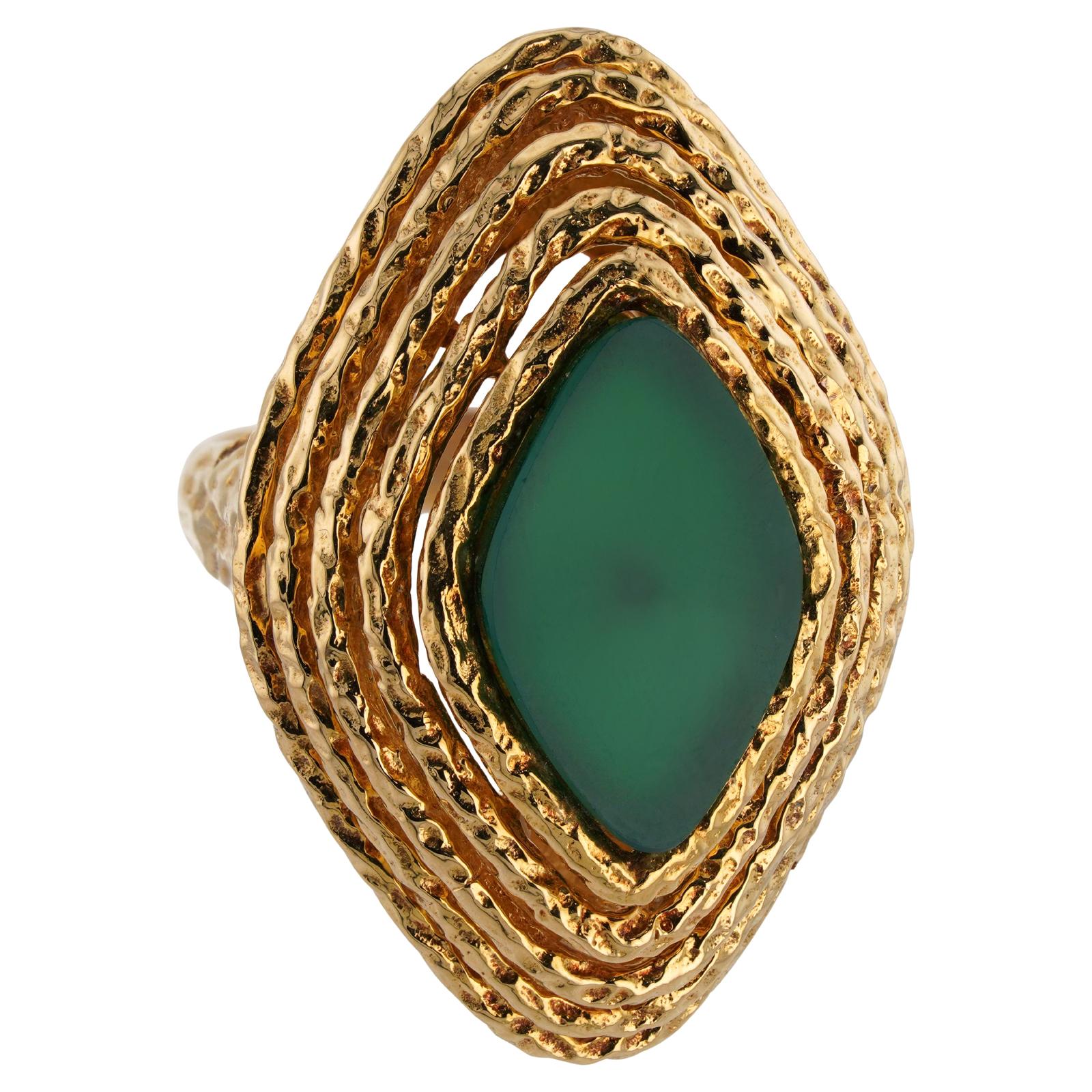 Women's VAN CLEEF & ARPELS Marquis Green Chalcedony Yellow Gold Ring For Sale