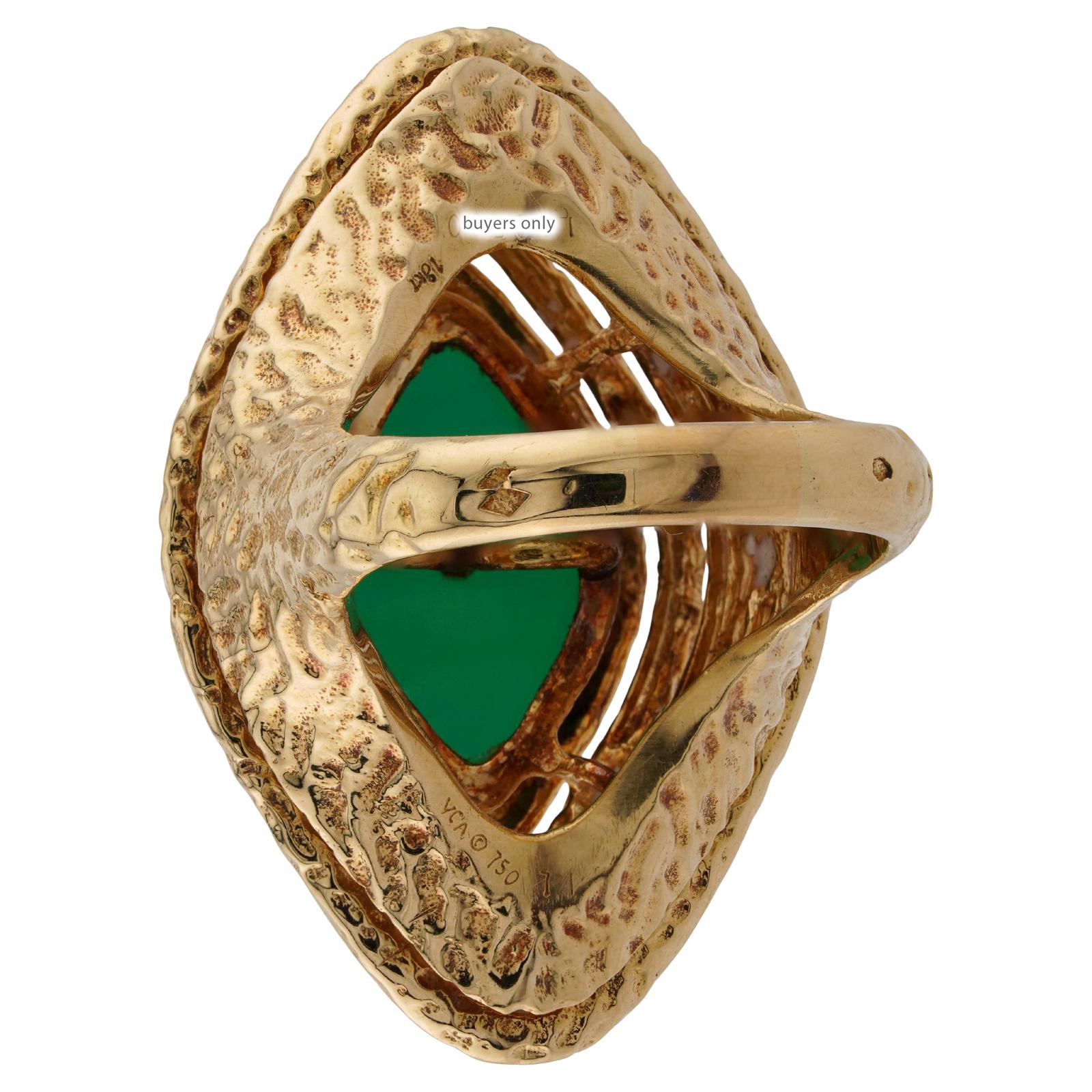 VAN CLEEF & ARPELS Marquis Green Chalcedony Yellow Gold Ring For Sale 1