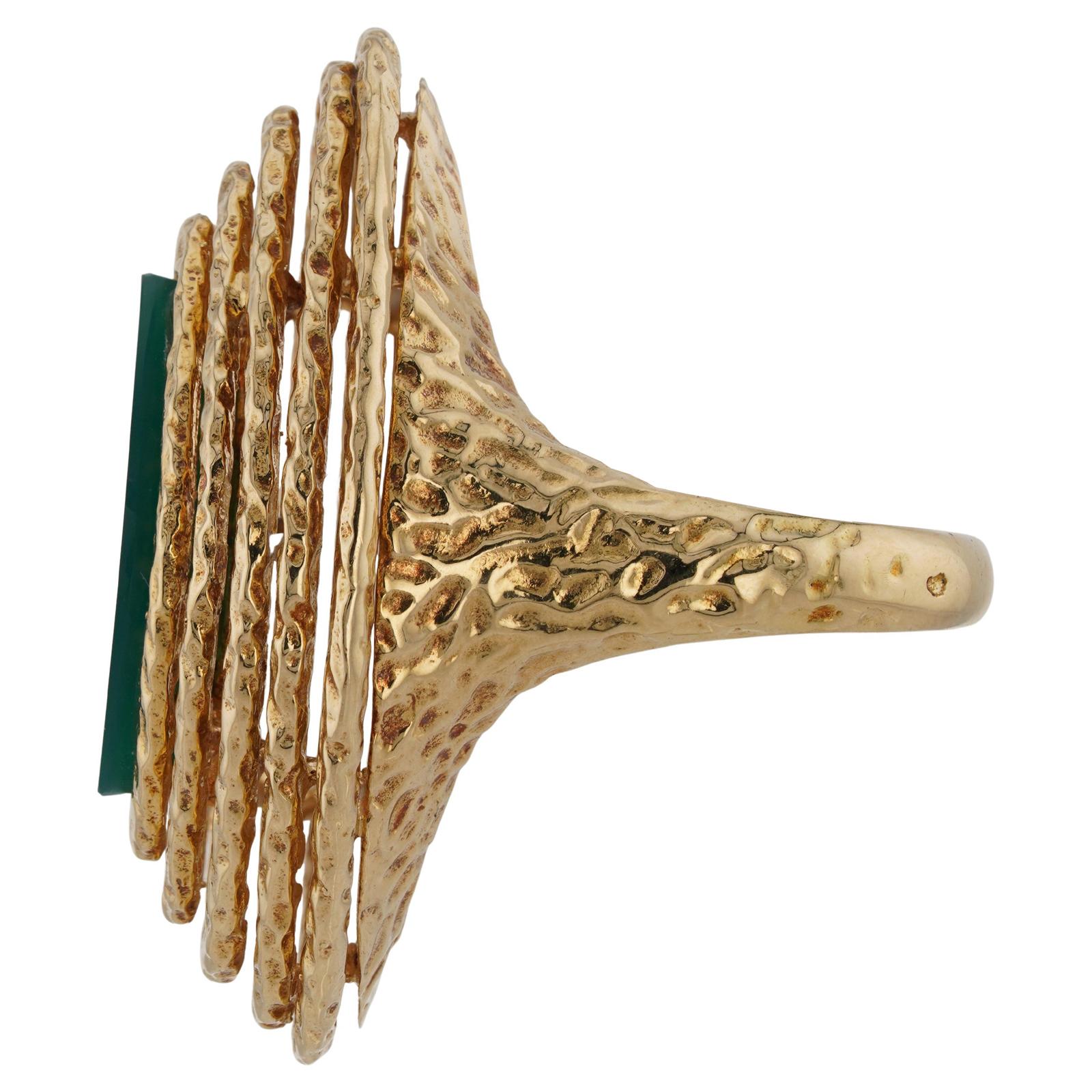VAN CLEEF & ARPELS Marquis Green Chalcedony Yellow Gold Ring For Sale 2