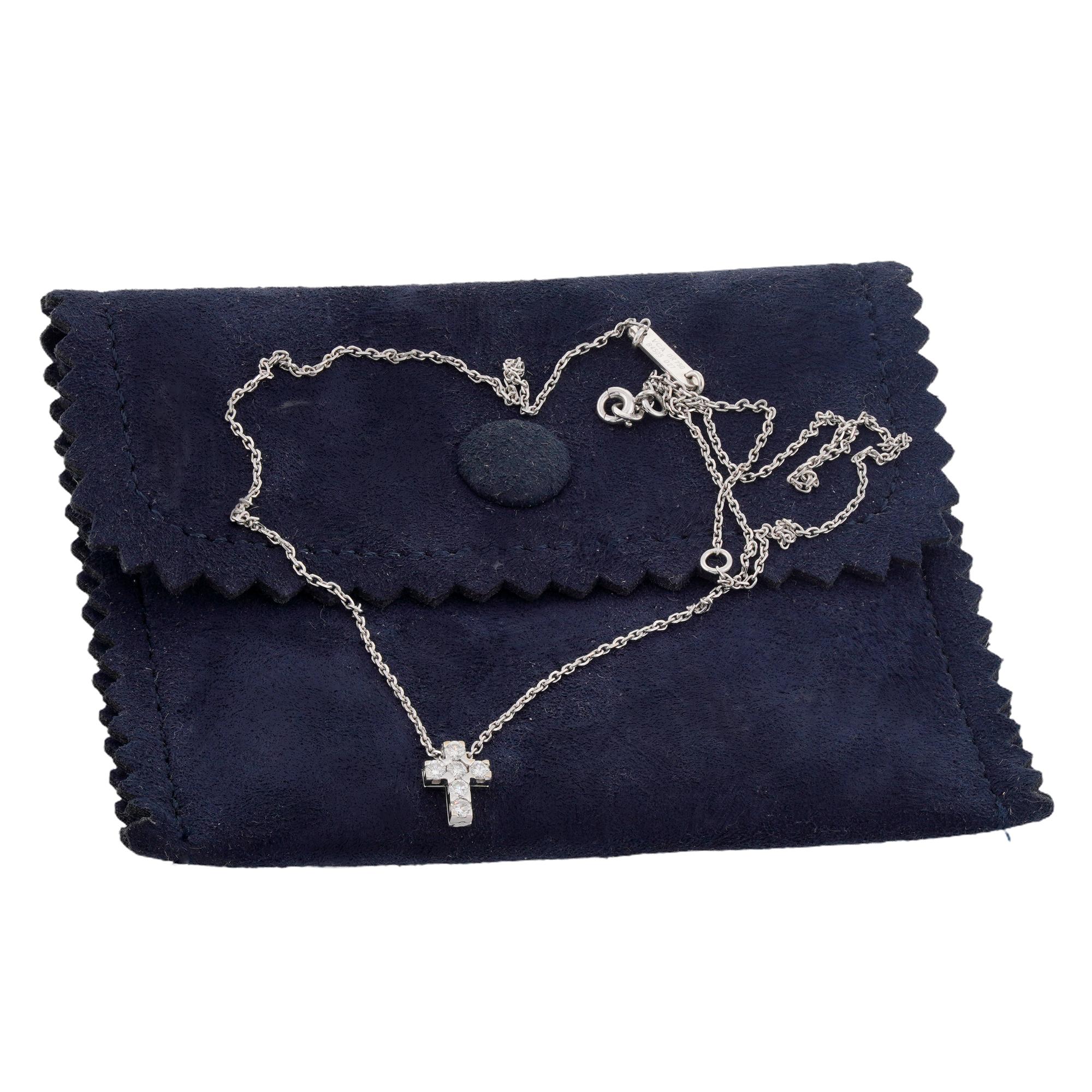 Taille brillant Van Cleef & Arpels Mini pendentif croix diamantée en or blanc 18k en vente