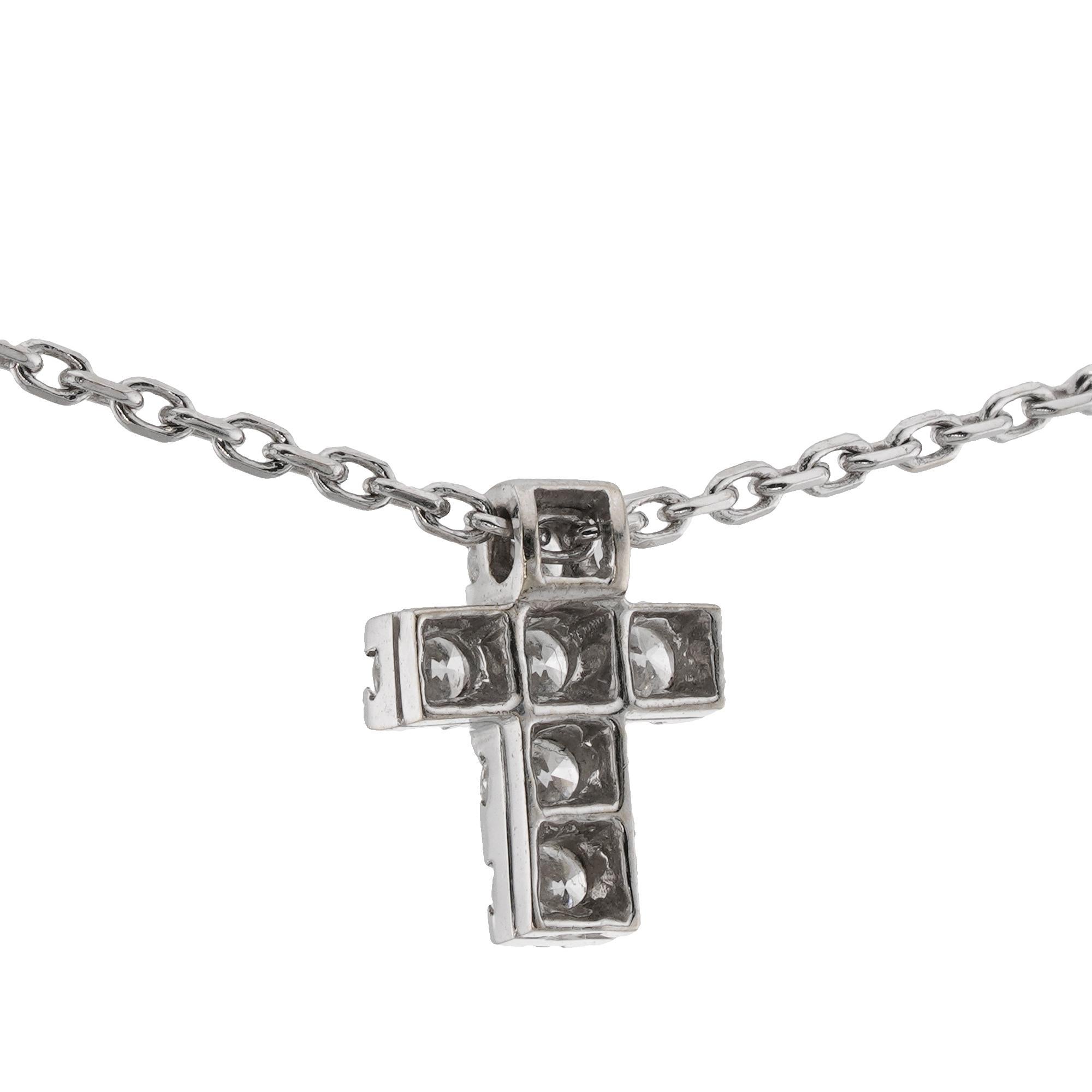 Van Cleef & Arpels Mini pendentif croix diamantée en or blanc 18k en vente 2