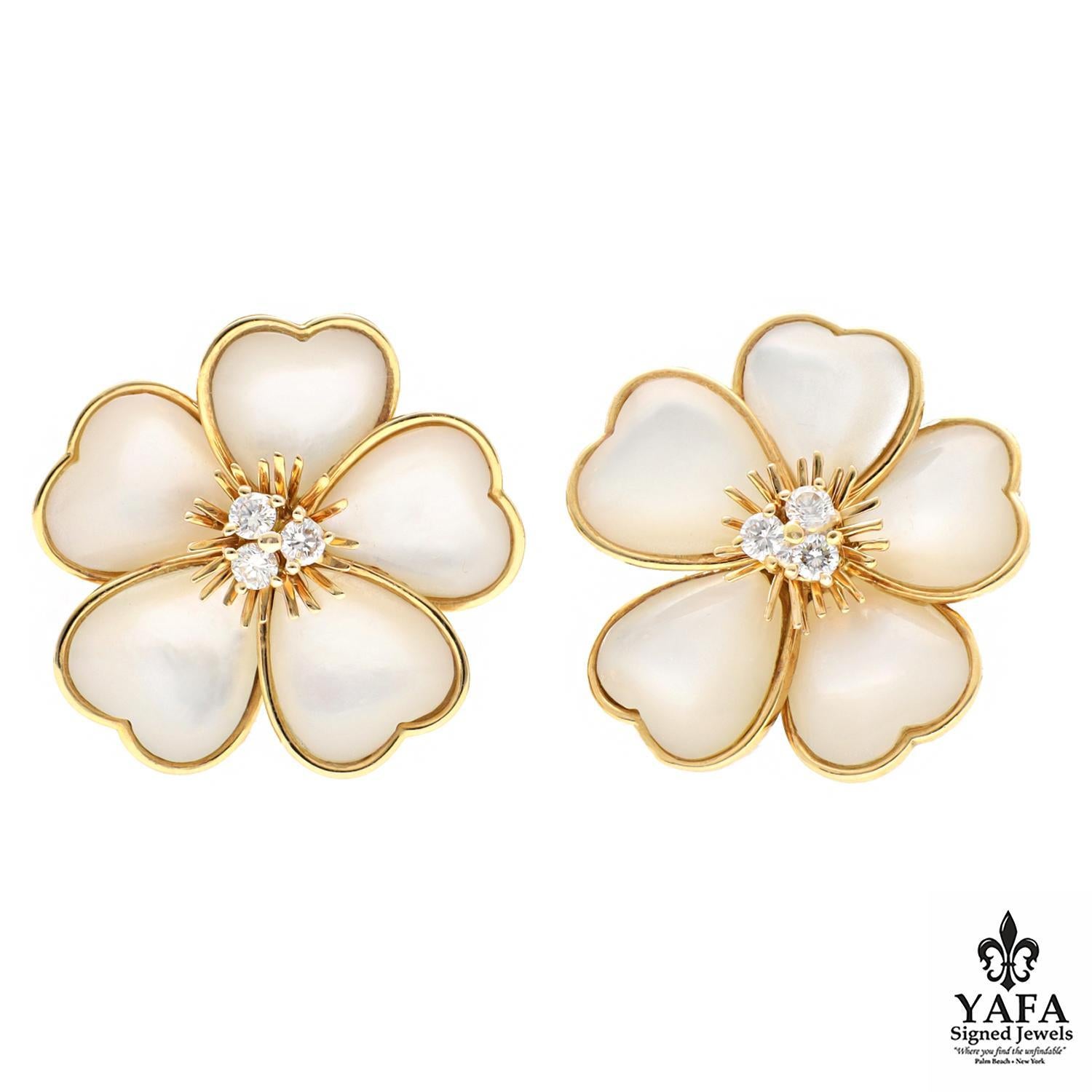 VAN CLEEF & ARPELS Mini 'Nerval' Ear Clips In Excellent Condition For Sale In New York, NY