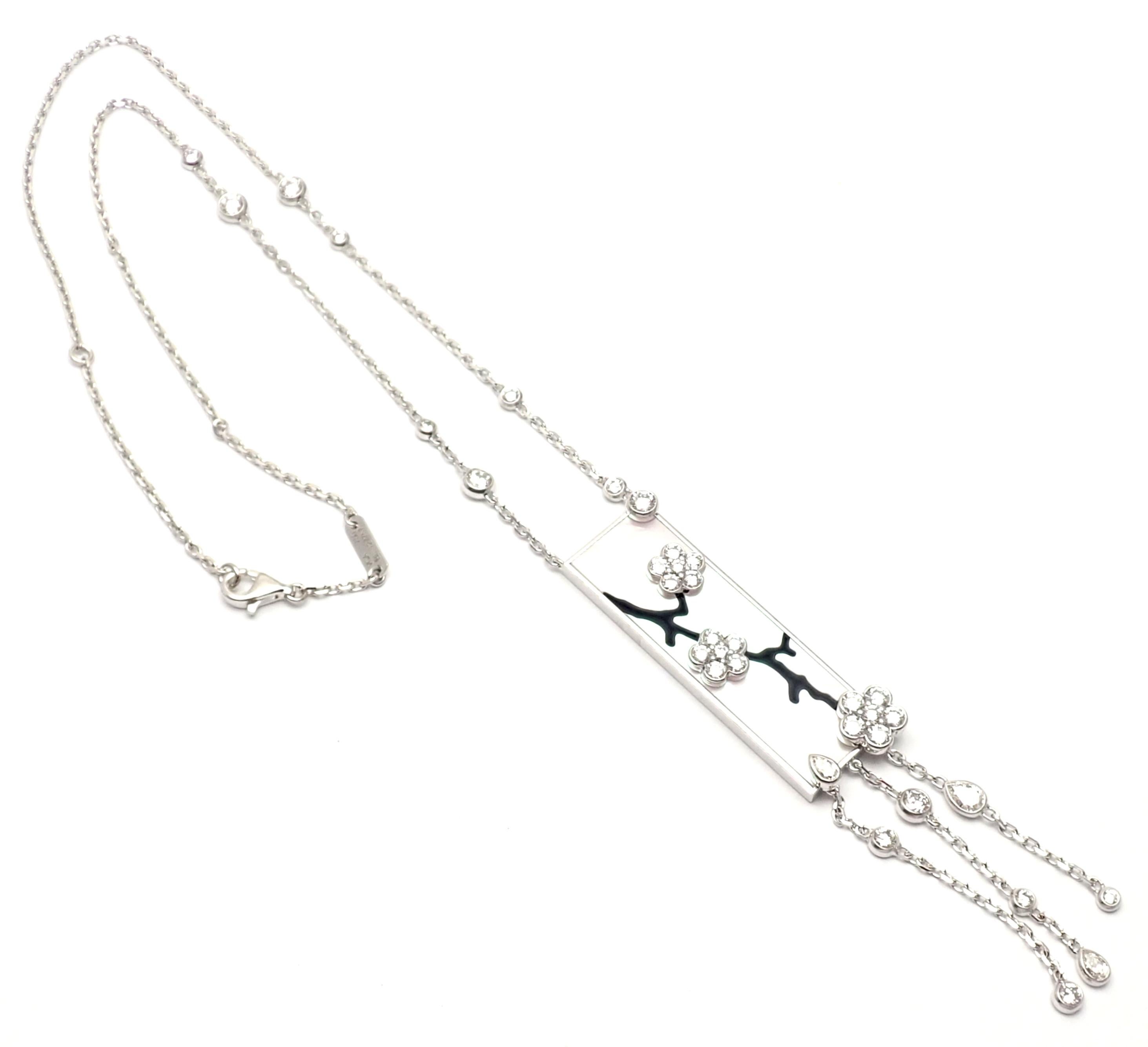 Women's or Men's Van Cleef & Arpels Miroir Des Eaux Diamond Mother of Pearl White Gold Necklace For Sale