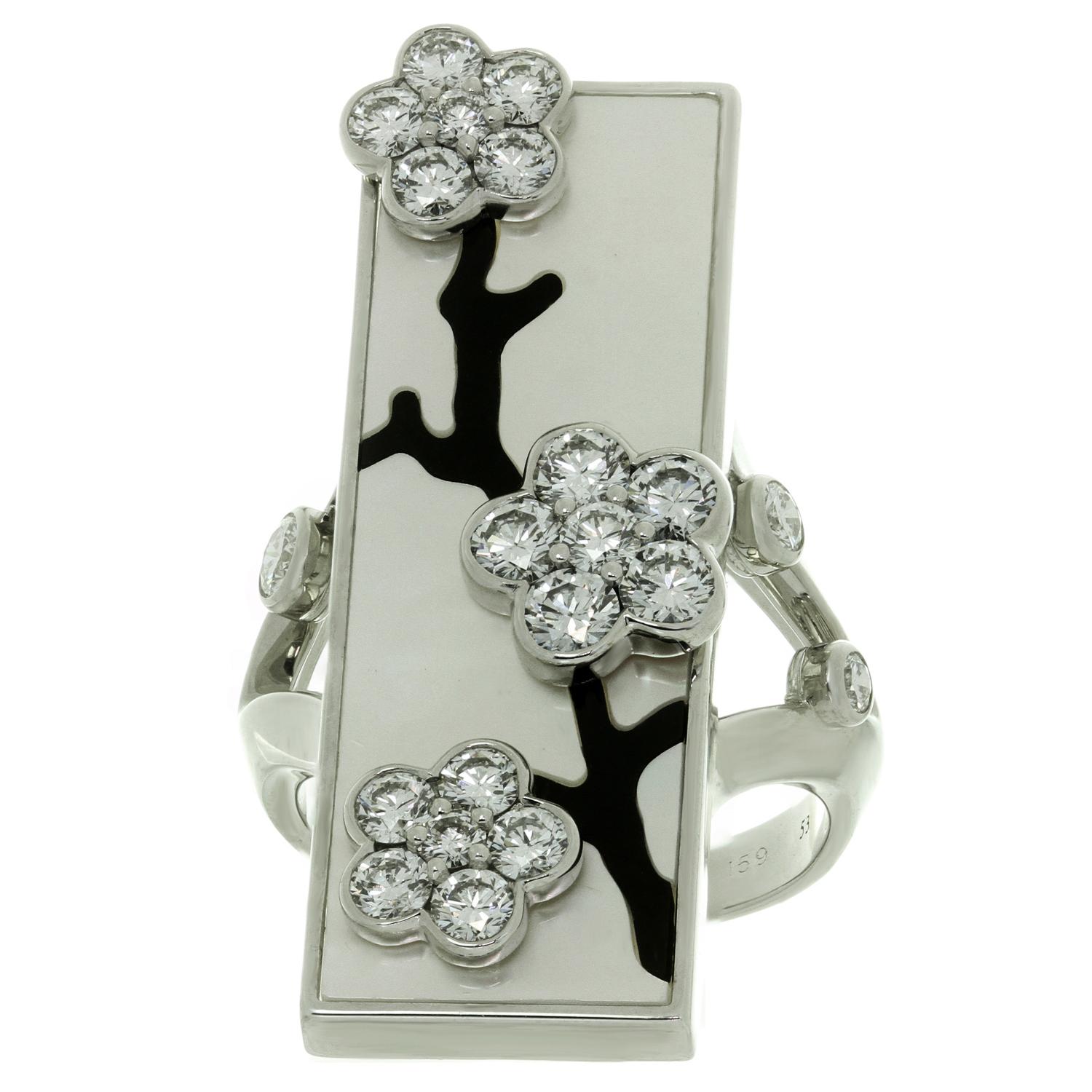 Van Cleef & Arpels Miroir Des Eaux Diamond Onyx Pearl White Gold Flower Ring 2