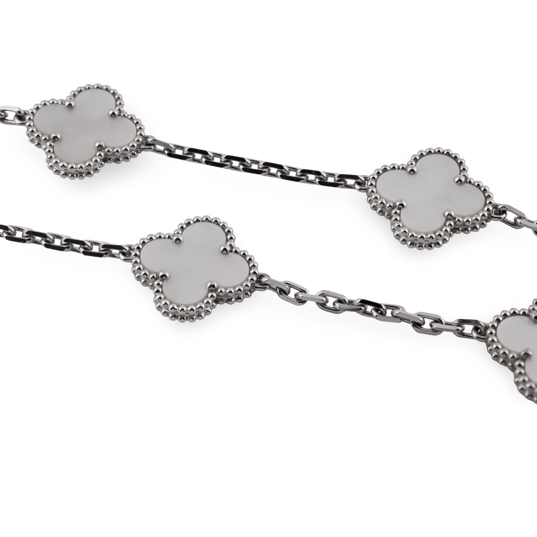 Van Cleef & Arpels Collier 20 motifs en nacre d'or blanc 18 carats Pour femmes en vente