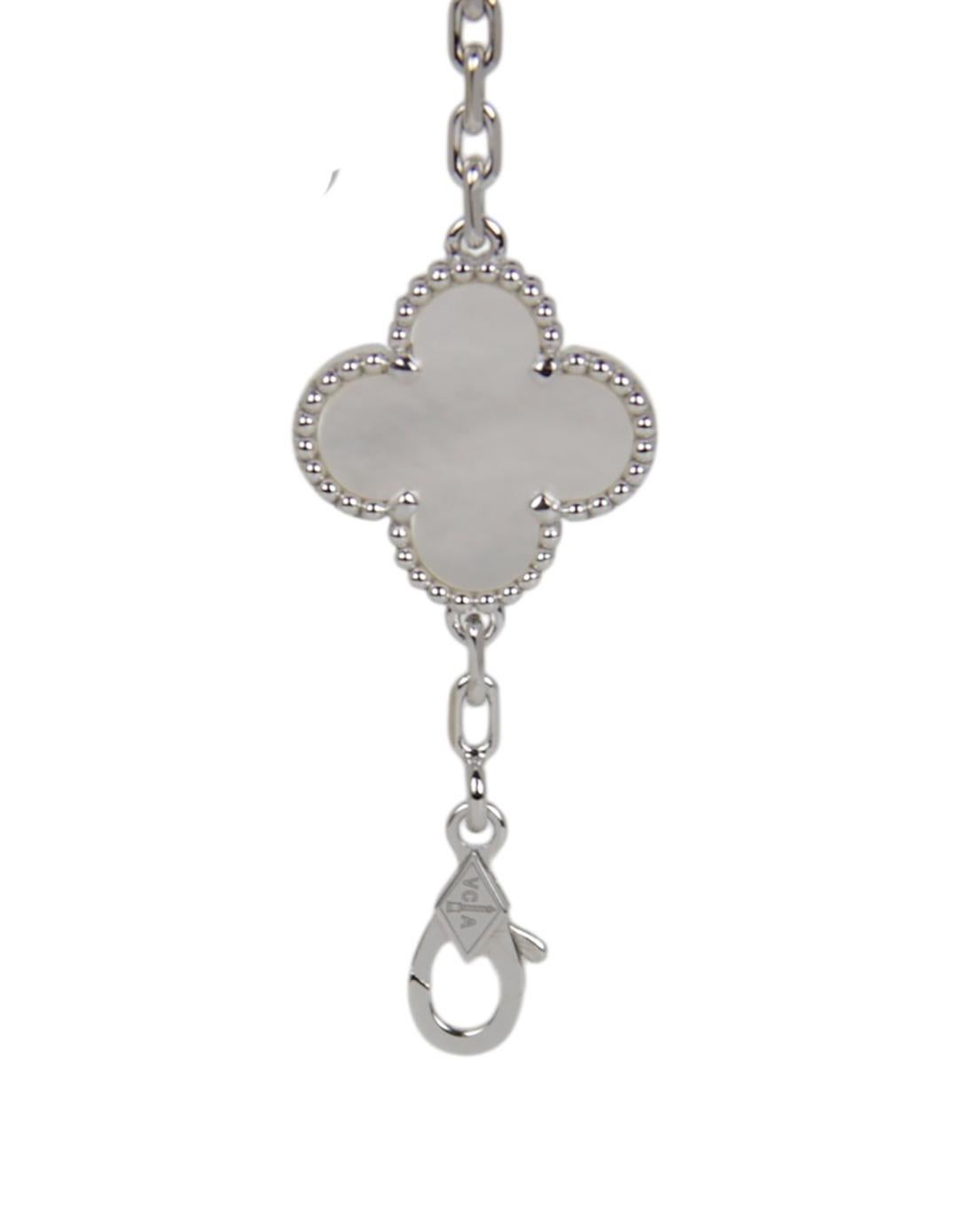 Donna Van Cleef & Arpels Bracciale Alhambra in Madreperla e Oro Bianco 18K