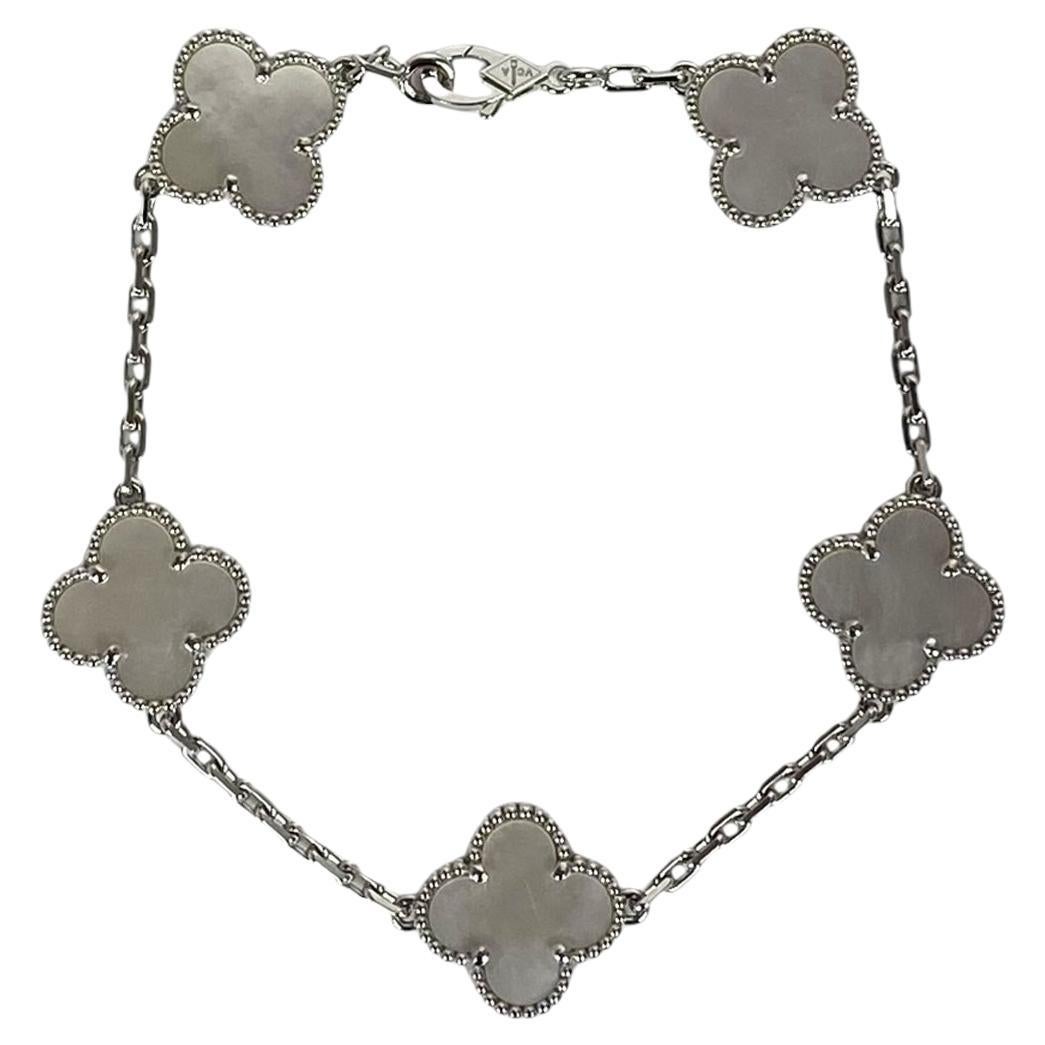 Van Cleef & Arpels Bracciale Alhambra in Madreperla e Oro Bianco 18K