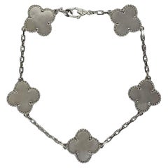Van Cleef & Arpels Bracciale Alhambra in Madreperla e Oro Bianco 18K