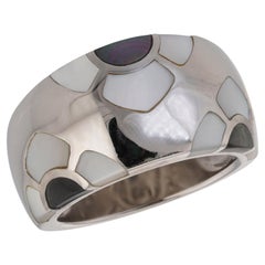 VAN CLEEF & ARPELS, bague jonc en or blanc 18 carats avec nacre