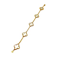 Van Cleef
Arpels Mother of Pearl 18K Yello Gold Alhambra Bracelet Van Cleef
Arpels Mother of Pearl 18K Yello Gold Alhambra Bracelet