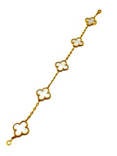 Van Cleef
Arpels Mother of Pearl 18K Yello Gold Alhambra Bracelet Van Cleef
Arpels Mother of Pearl 18K Yello Gold Alhambra Bracelet