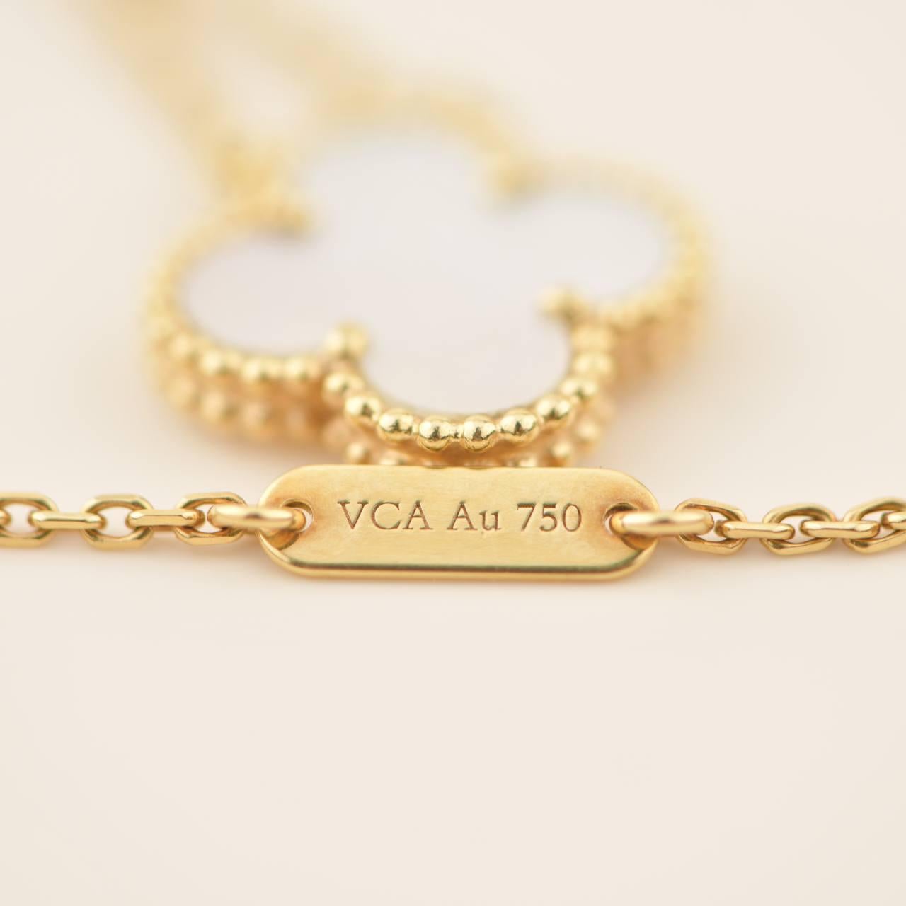 Van Cleef & Arpels: Perlmutt-Alhambra-Anhänger 2