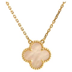 Van Cleef & Arpels: Perlmutt-Alhambra-Anhänger