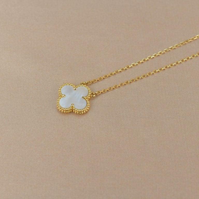 Van Cleef & Arpels Halskette mit Perlmutt-Alhambra-Anhänger 1