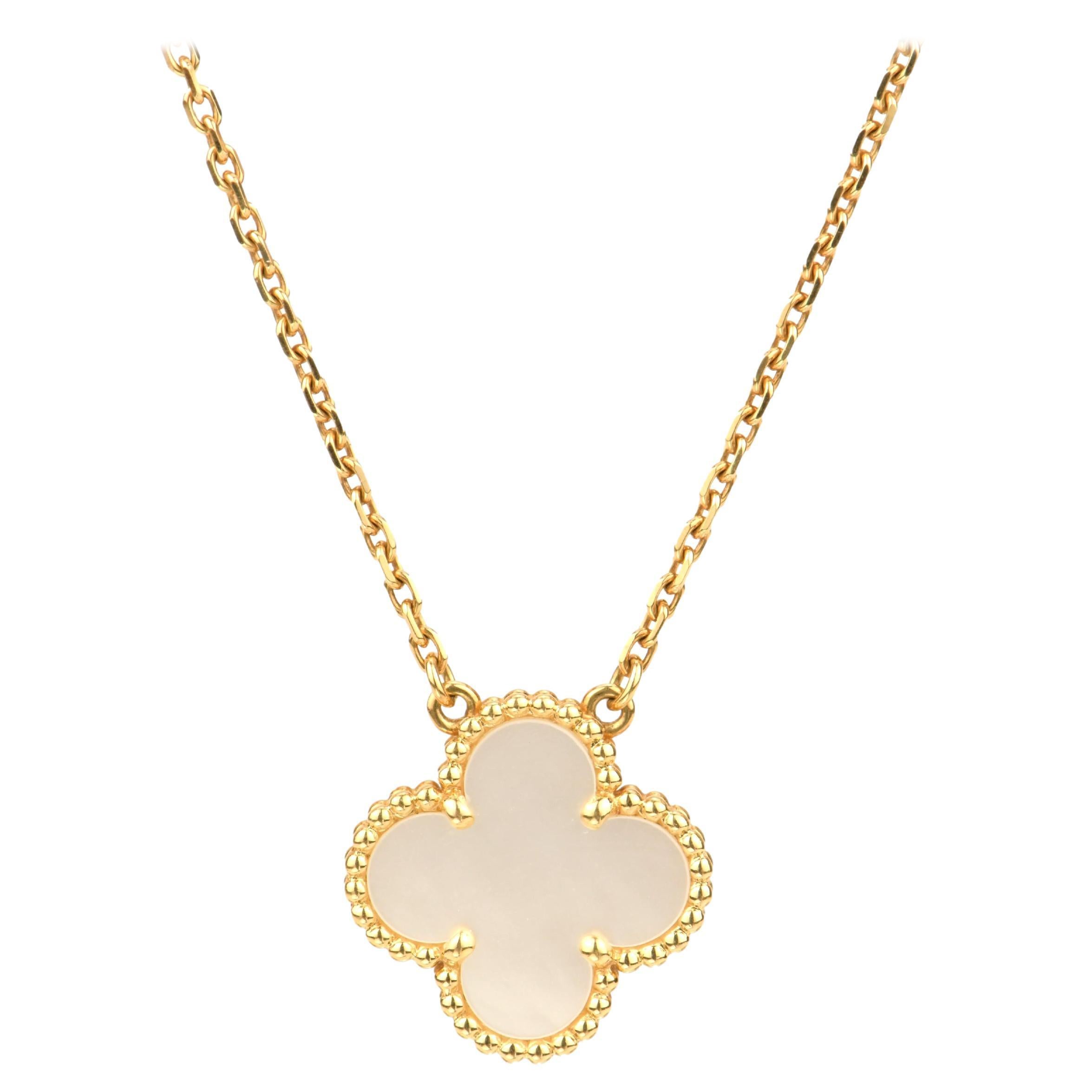 Van Cleef & Arpels Halskette mit Perlmutt-Alhambra-Anhänger