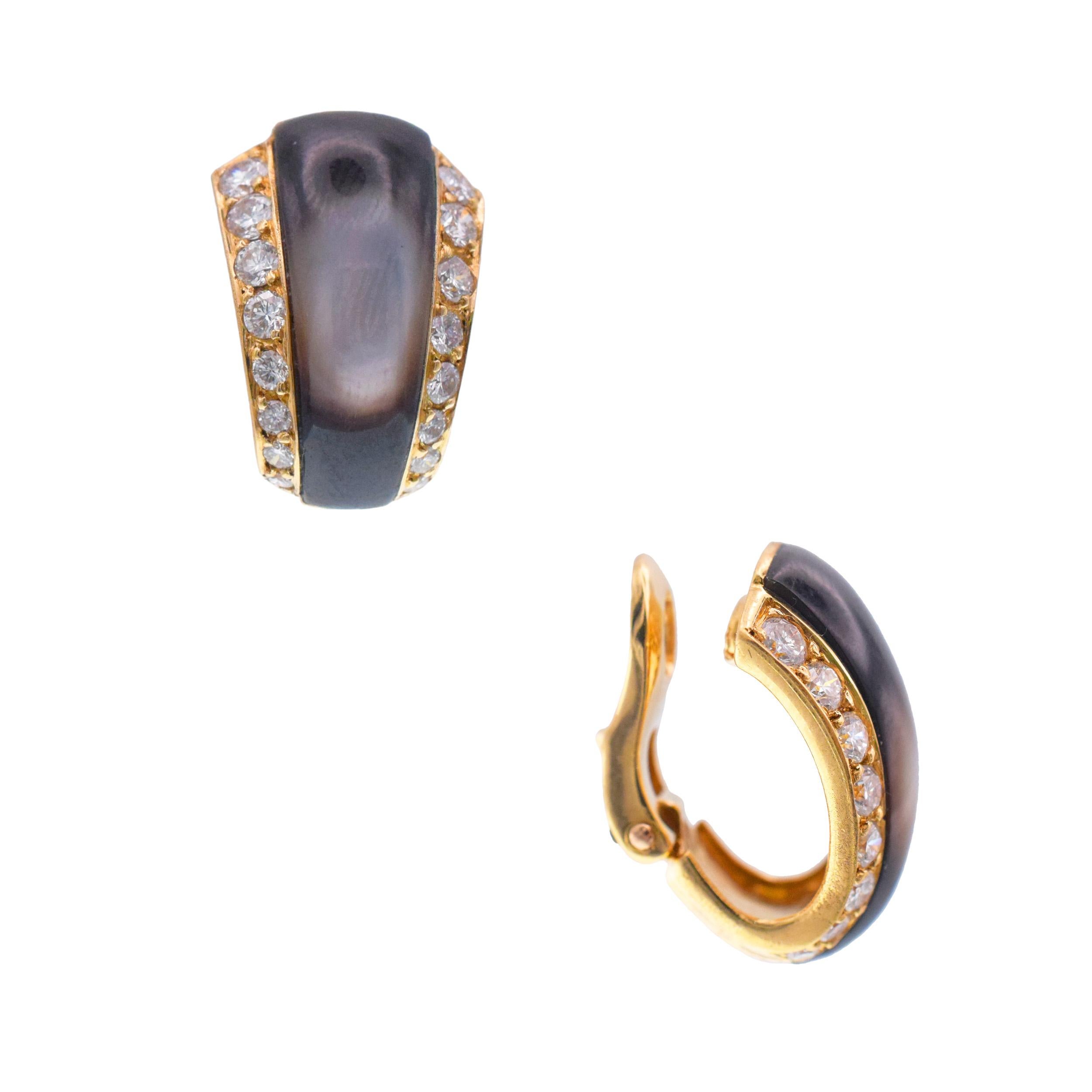 Van Cleef & Arpels Perlmutt und Diamanten Clip On Ohrringe (Rundschliff) im Angebot
