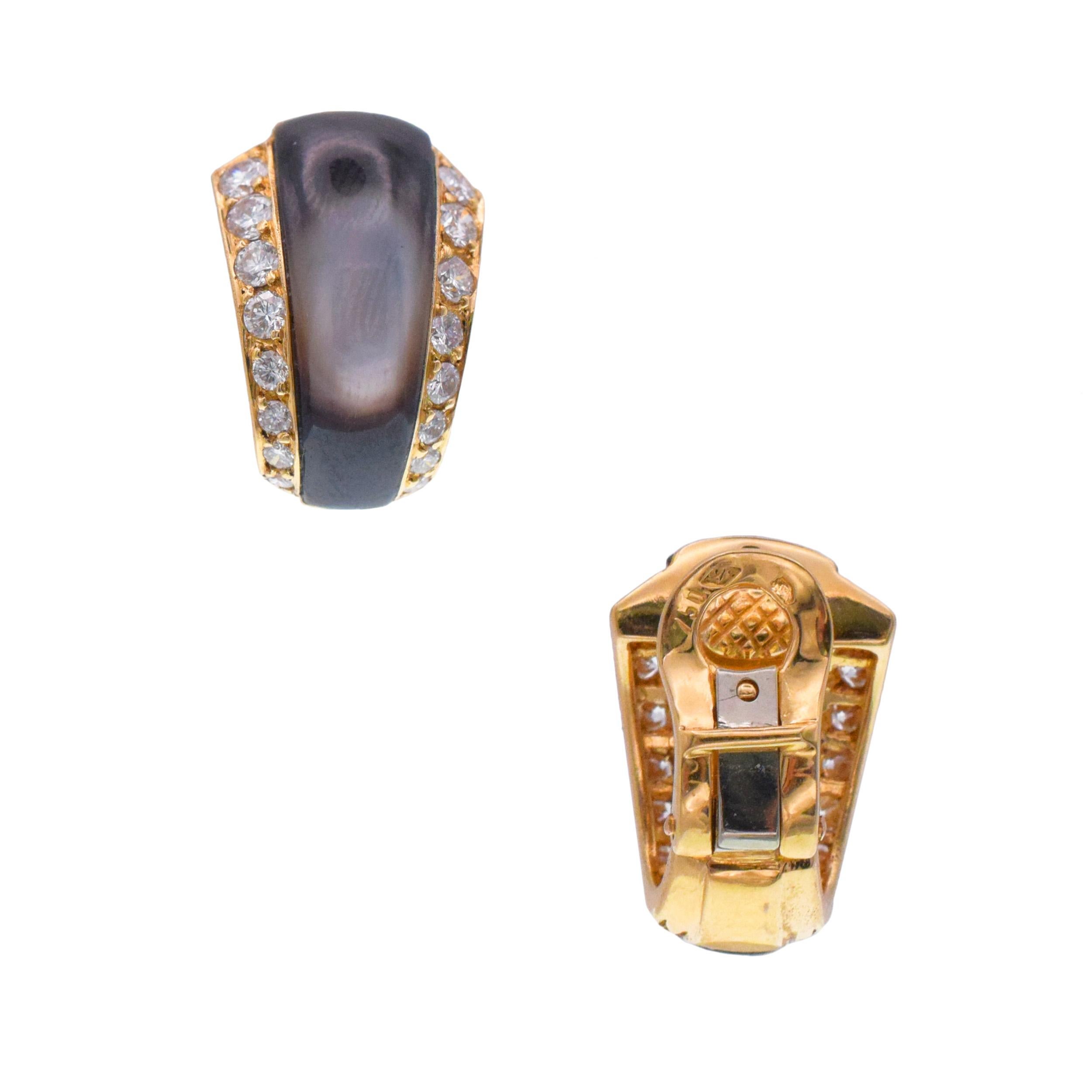Van Cleef & Arpels Perlmutt und Diamanten Clip On Ohrringe im Zustand „Hervorragend“ im Angebot in New York, NY