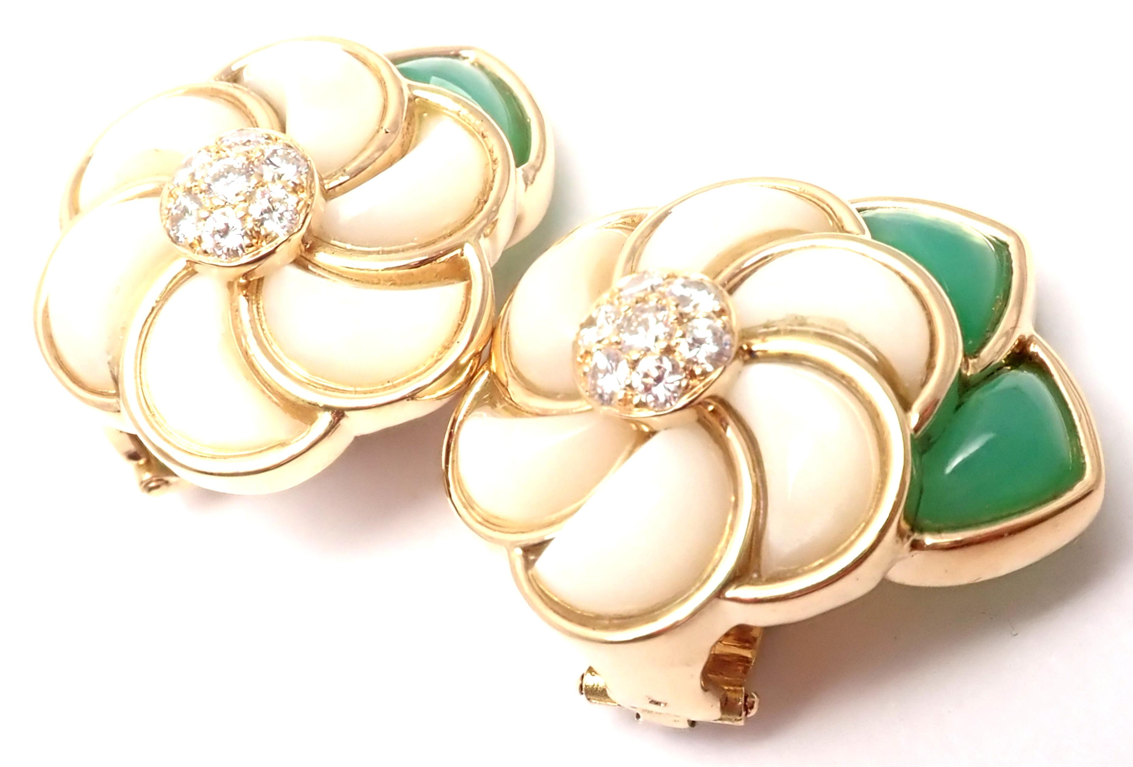 Women's or Men's Van Cleef & Arpels Mother of Pearl Chrysoprase Diamond Gold Flower Earrings