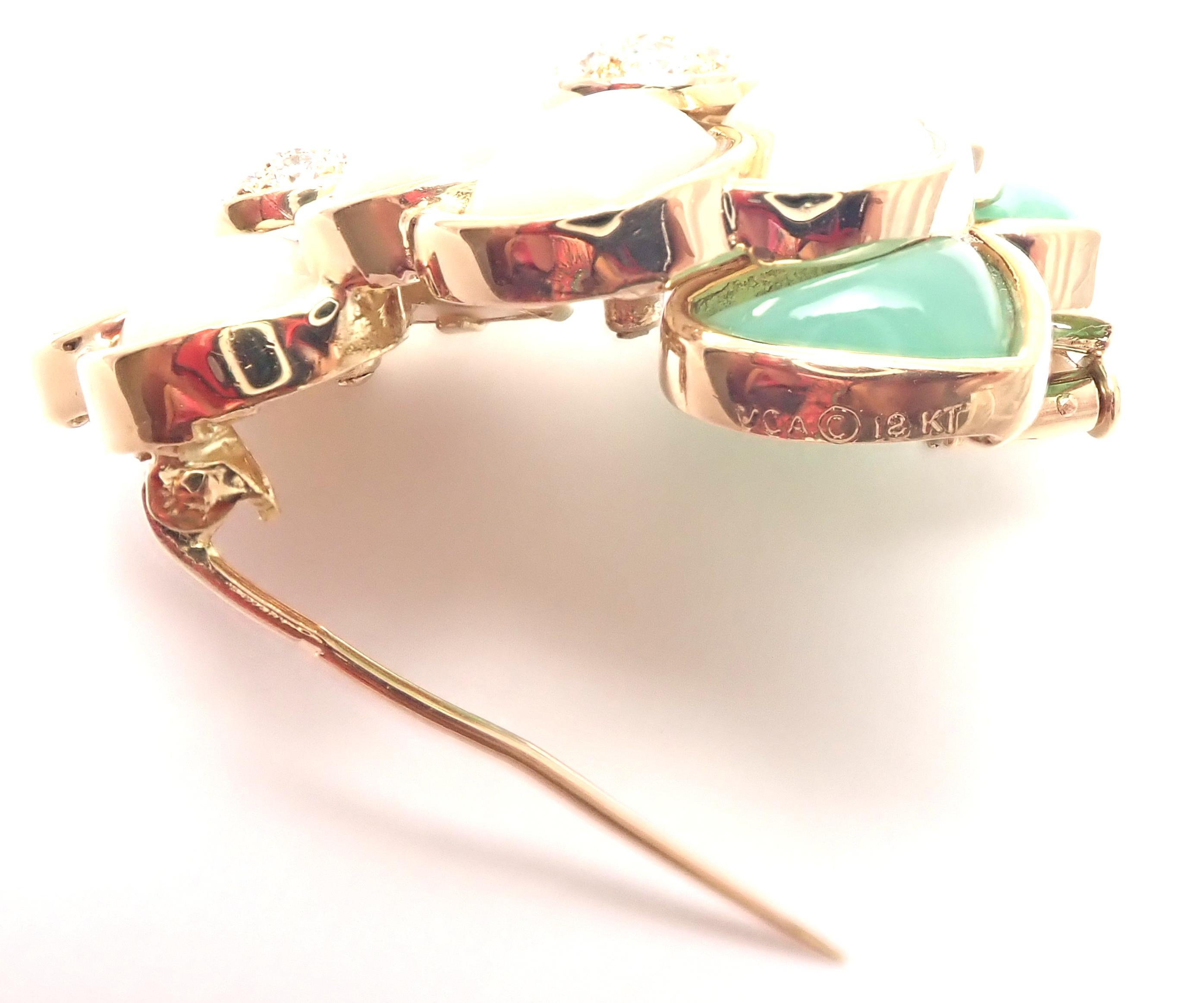 Van Cleef & Arpels Mother of Pearl Chrysoprase Diamond Yellow Gold Flower Brooch In Excellent Condition In Holland, PA