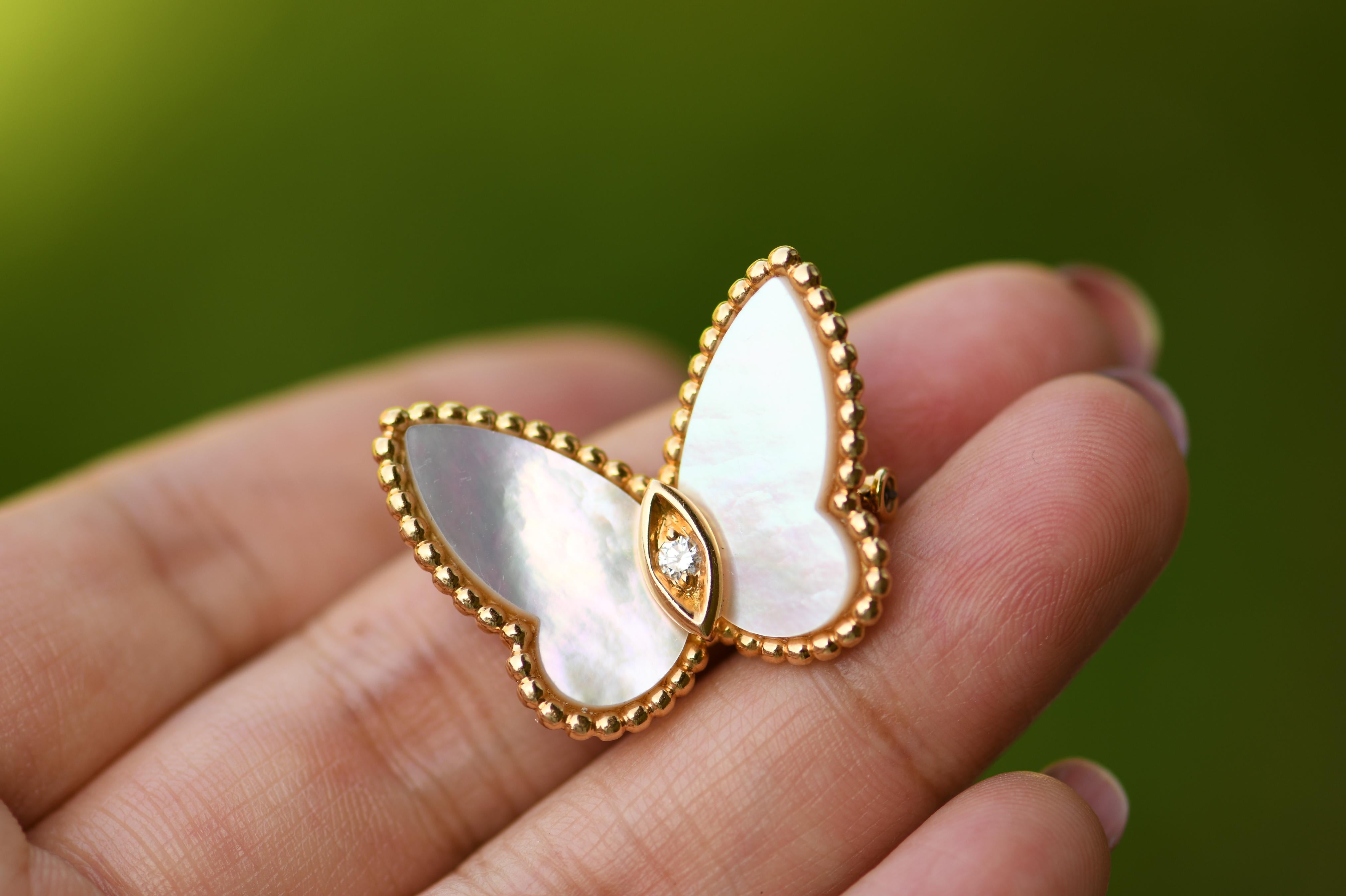  VCA iconic figural butterfly clip brooch with mother of pearl & diamonds, set in 18k yellow gold. 
Designer: Van Cleef & Arpels 
Signed and fully hallmarked. 

Dimension 
Size : 2.8 x 2.3 cm 
Weight : 8.8 grams 

Perfect condition