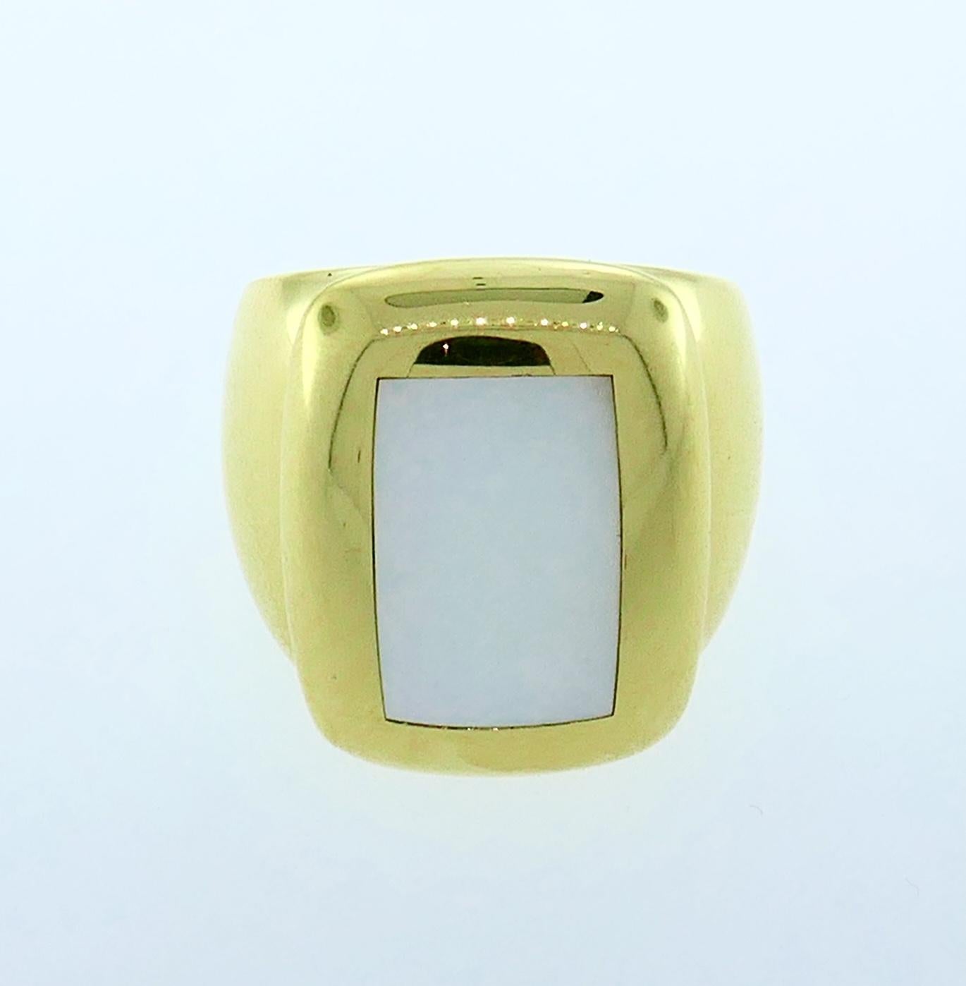 Van Cleef & Arpels Mother of Pearl Yellow Gold Ring für Damen oder Herren