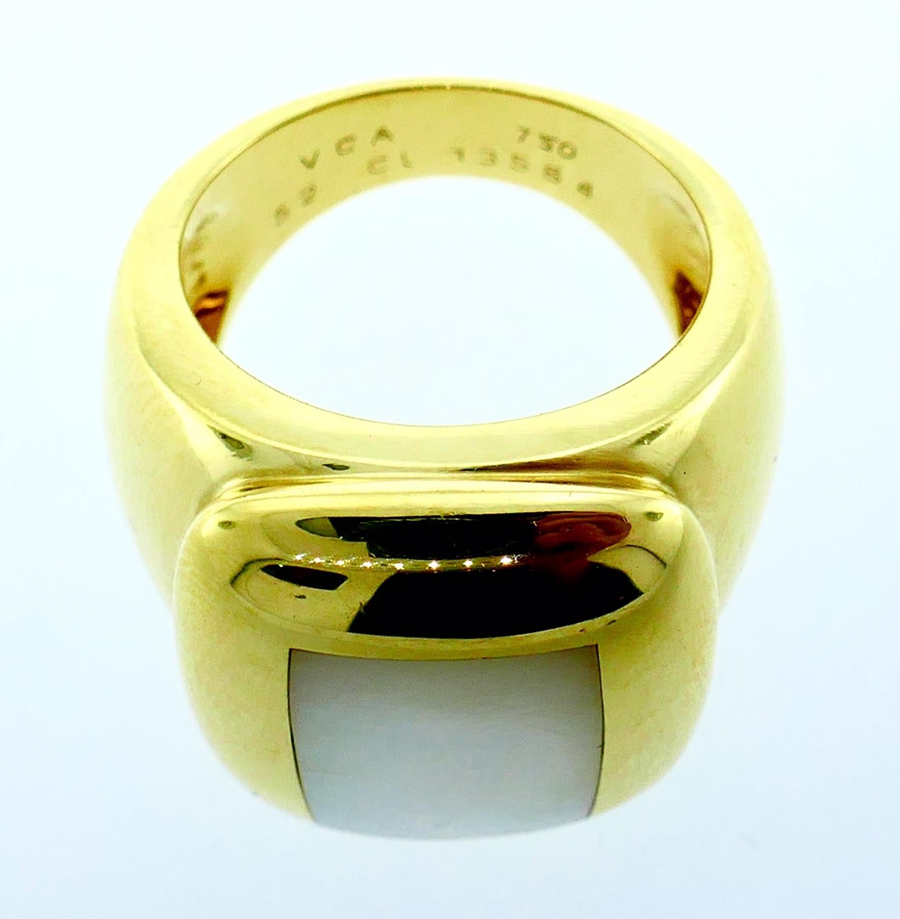 Van Cleef & Arpels Mother of Pearl Yellow Gold Ring 1