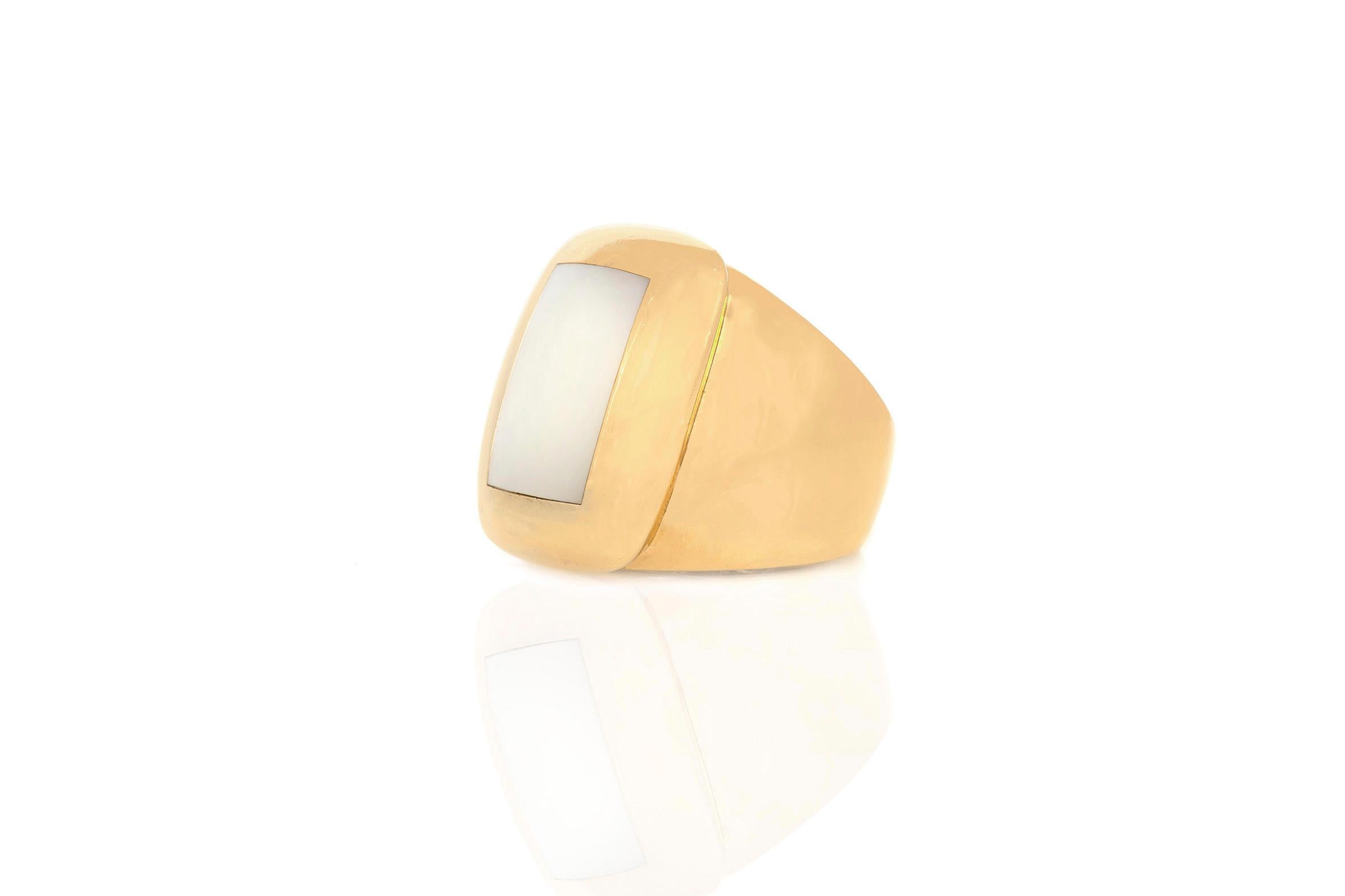 Beautiful V.C.A mother of pearl ring finely crafted in 18K.