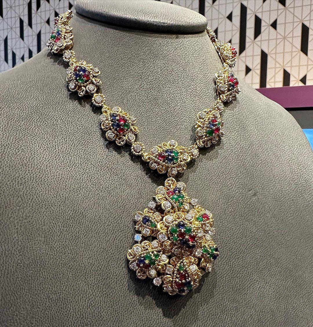 Taille cabochon Van Cleef & Arpels - Collier à pendentifs multi-gemmes en vente