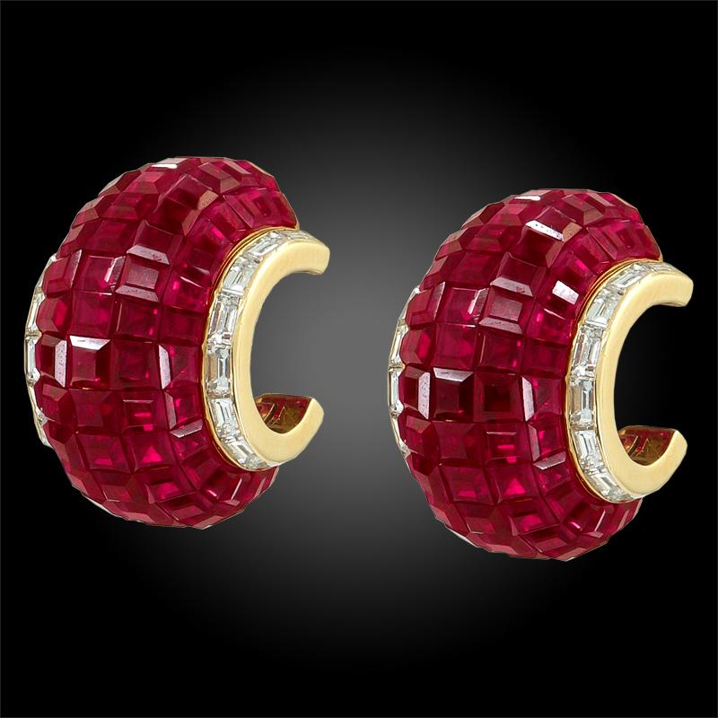 VAN CLEEF & ARPELS Mystery Set™ Ruby Half Hoop Earrings in 18k Yellow Gold.

A notable pair of half-hoops featuring calibré-cut rubies in the famous Mystery Set™ technique by Van Cleef & Arpels. Emblematic to the gem setting, a mosaic of color and