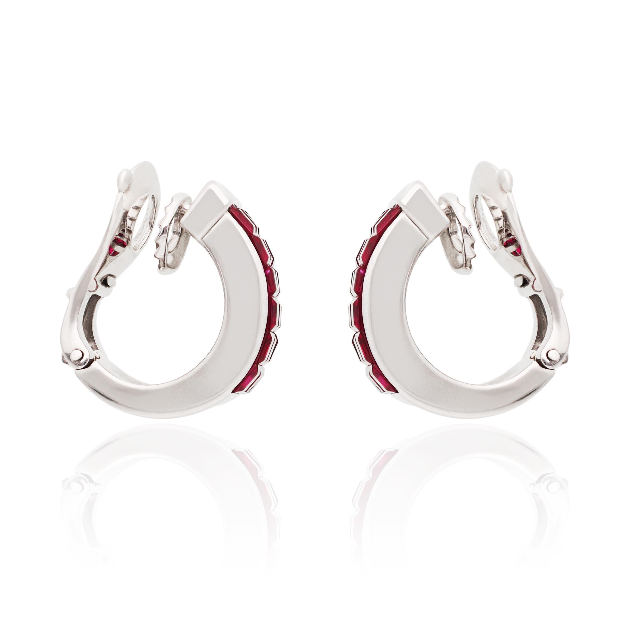 The Mystery Set represents a significant advancement in jewelry design, patented by Van Cleef & Arpels in 1933. This innovative technique enables gemstones to be set without any visible metal, resulting in captivating mosaics characterized by rich
