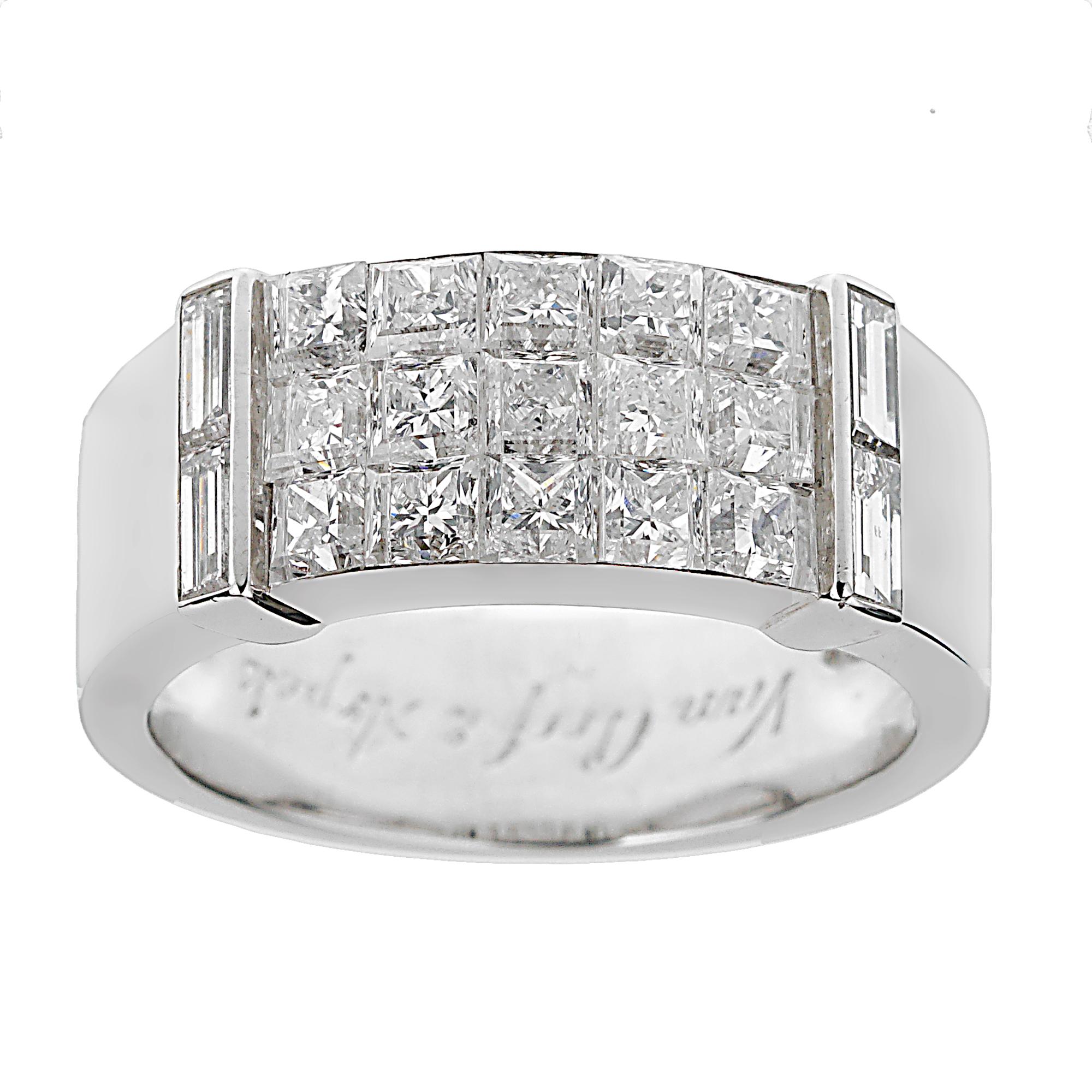 Plongez dans la splendeur du luxe avec cette exquise bague 