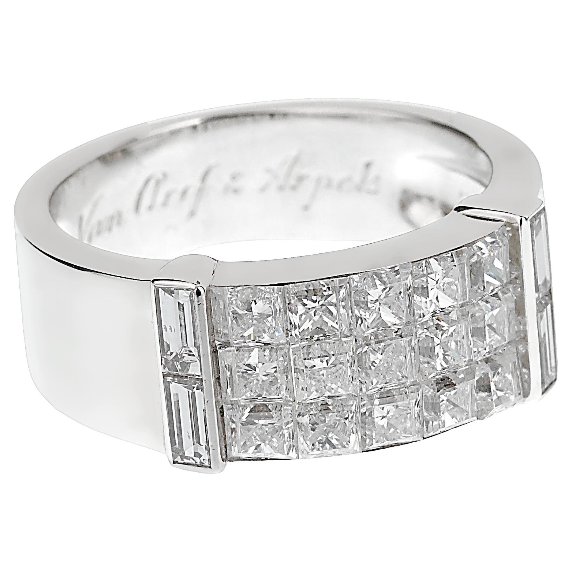 Van Cleef & Arpels Mystery Setting White Gold Cocktail Ring For Sale