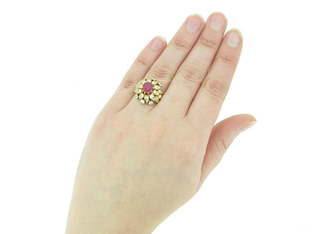 Van Cleef & Arpels Natural Burmese Ruby Diamond Ring, Circa 1960 In Good Condition In London, GB