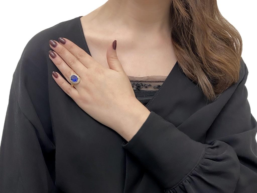Women's Van Cleef & Arpels Burmese Sapphire and Diamond Ring For Sale