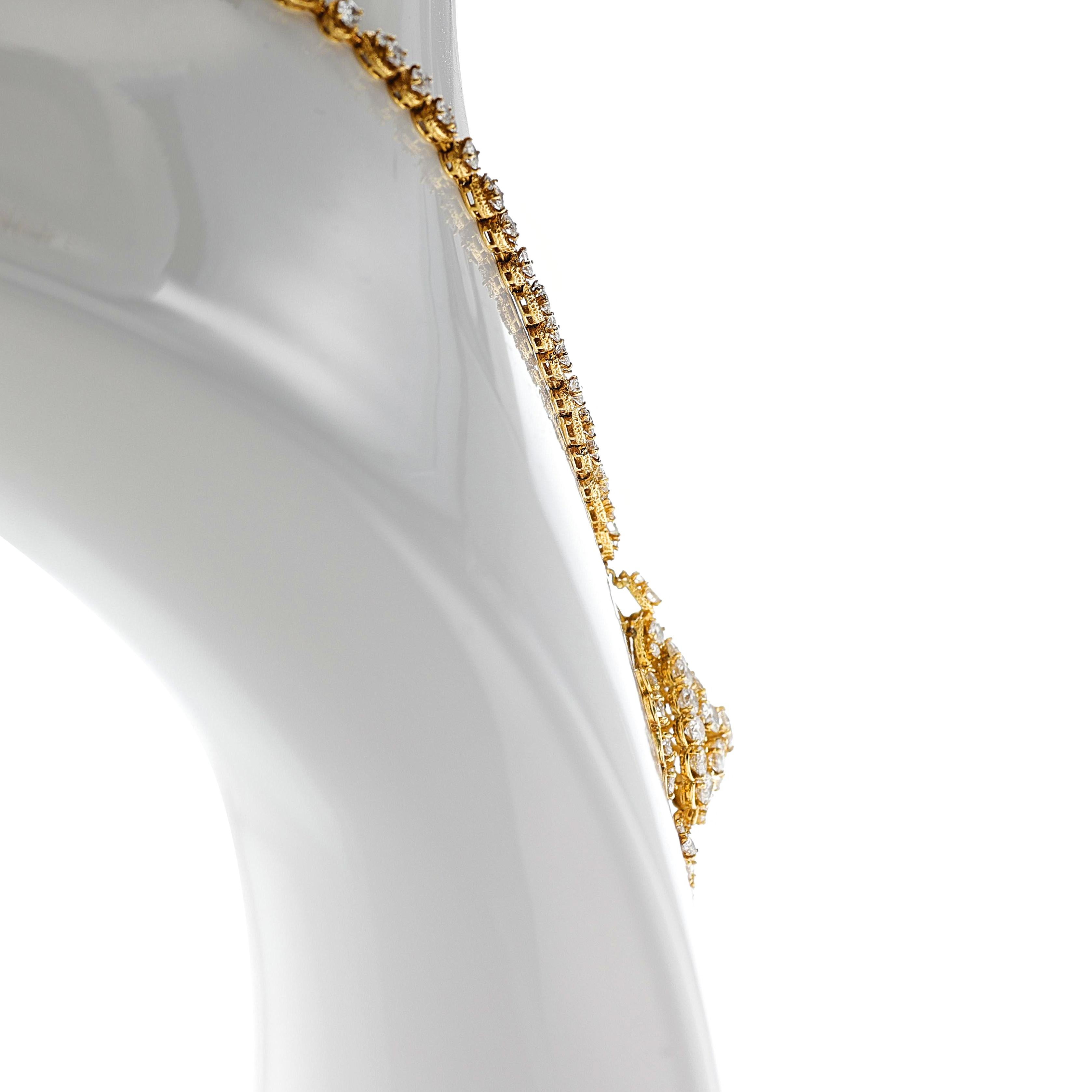 Van Cleef & Arpels, collier et boucles d'oreilles en or jaune 18 carats avec diamants naturels en vente 8