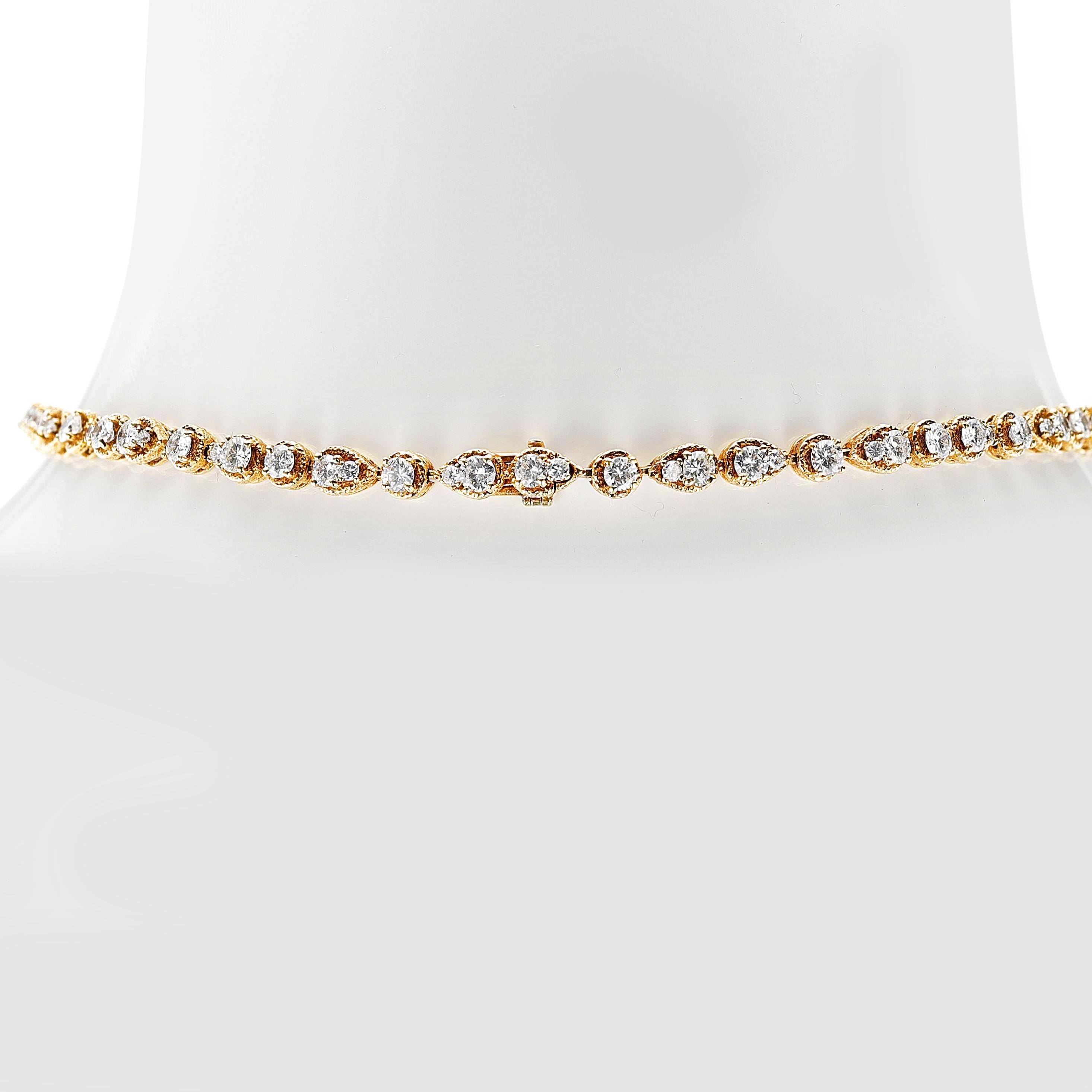 Van Cleef & Arpels, collier et boucles d'oreilles en or jaune 18 carats avec diamants naturels en vente 9
