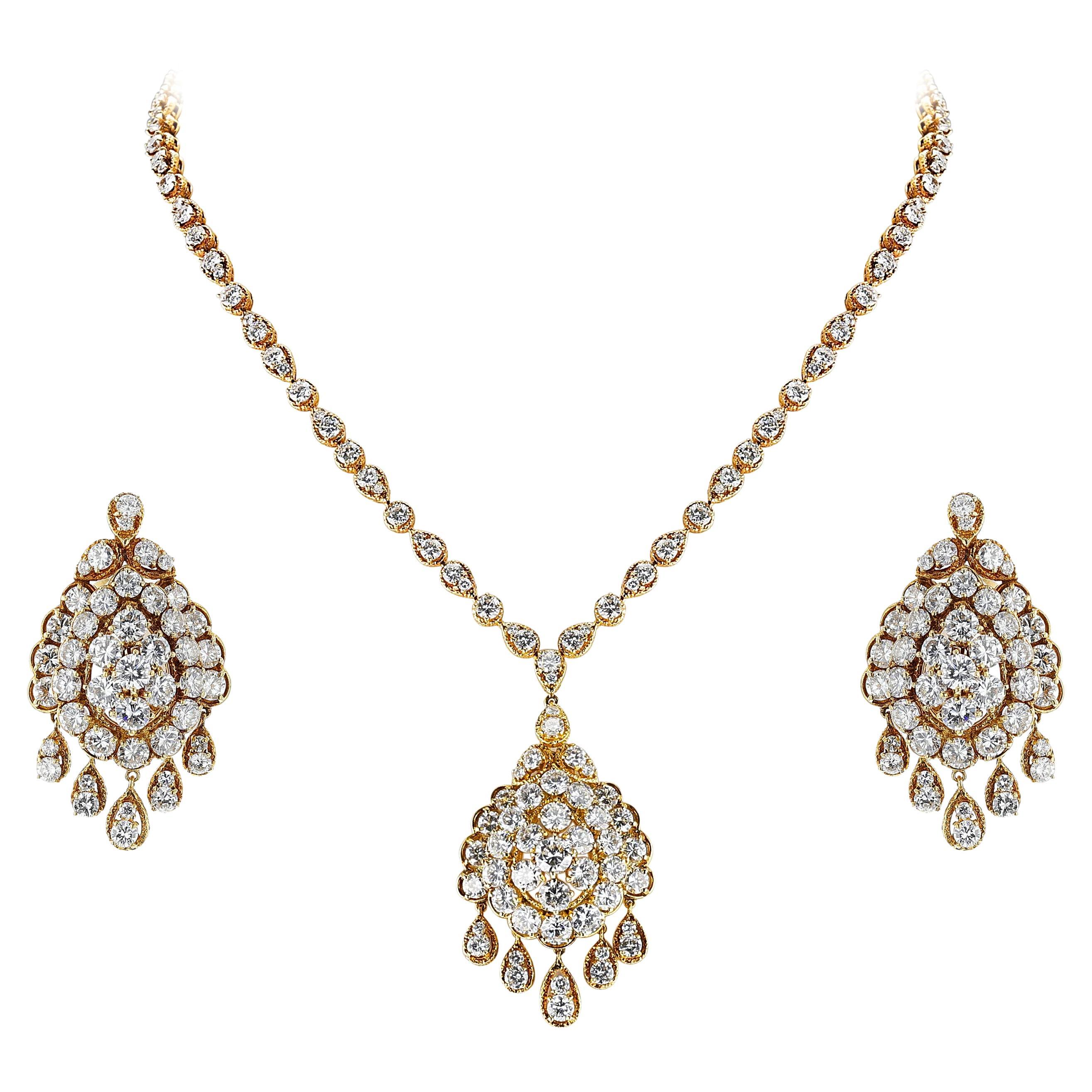 Van Cleef & Arpels Natural Diamond 18K Yellow Gold Necklace and Earring Set
