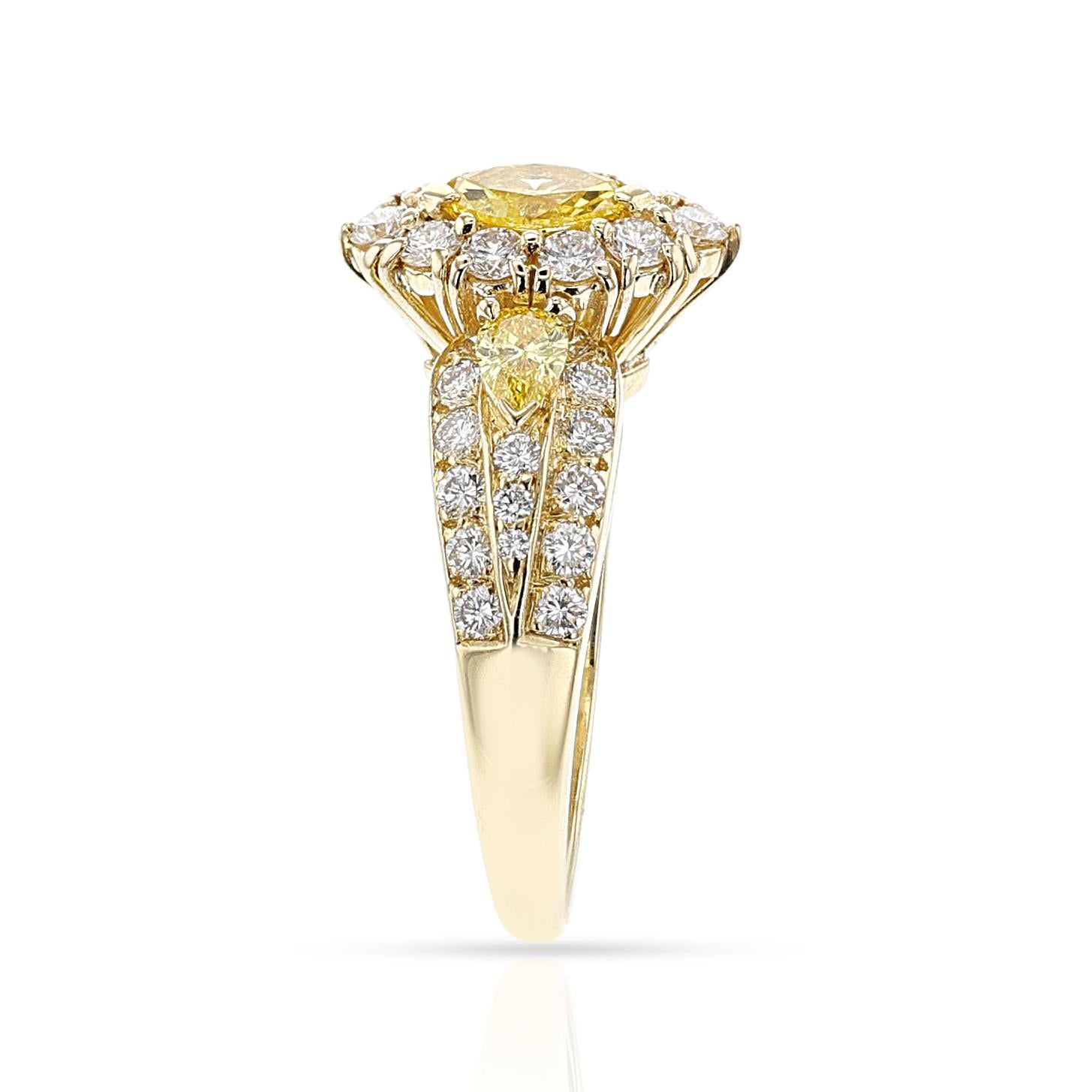 Women's or Men's Van Cleef & Arpels Natural Yellow and White Diamond 18K Yellow Gold Ring For Sale