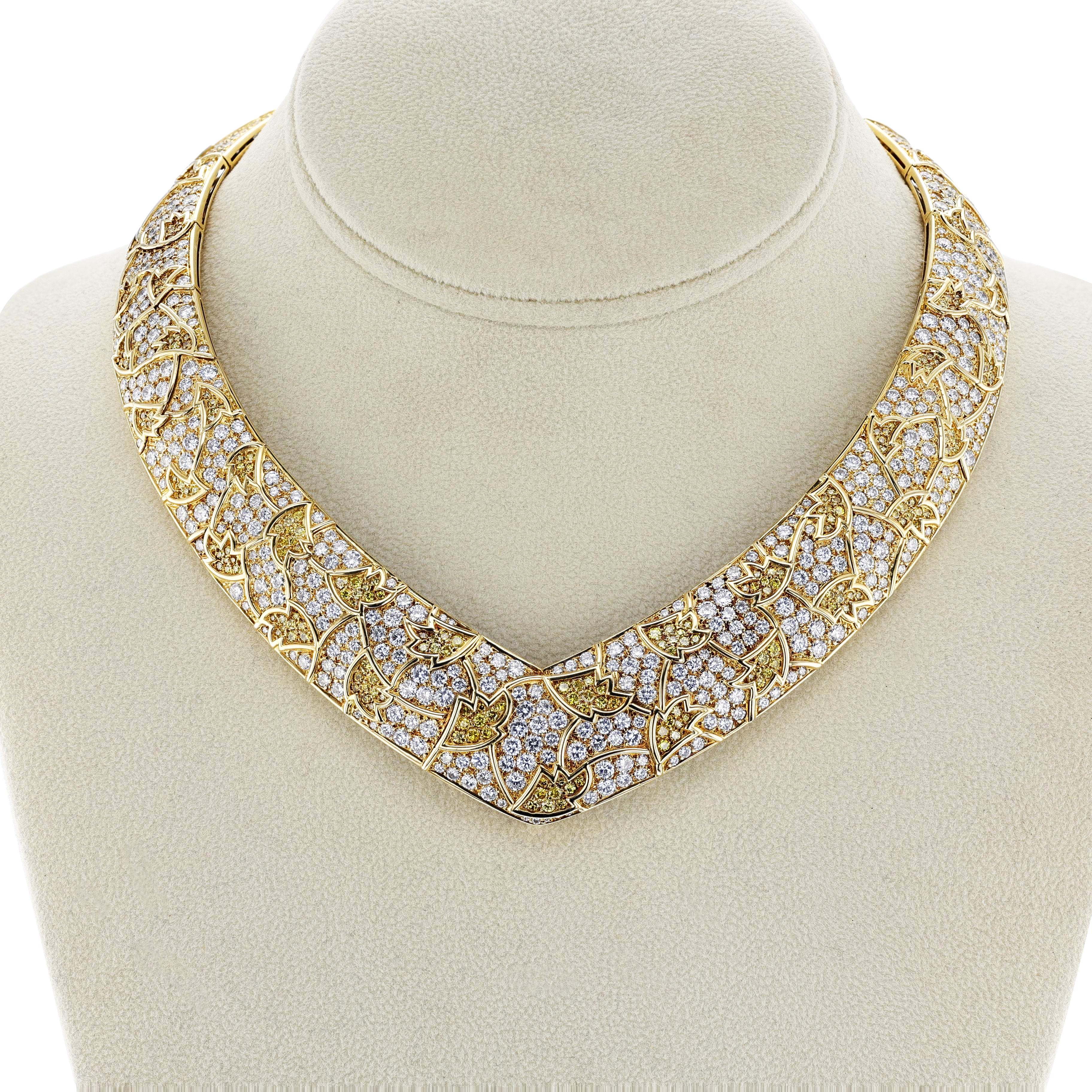 Van Cleef & Arpels Natural Yellow & White Diamond Necklace and Earring Set For Sale 10