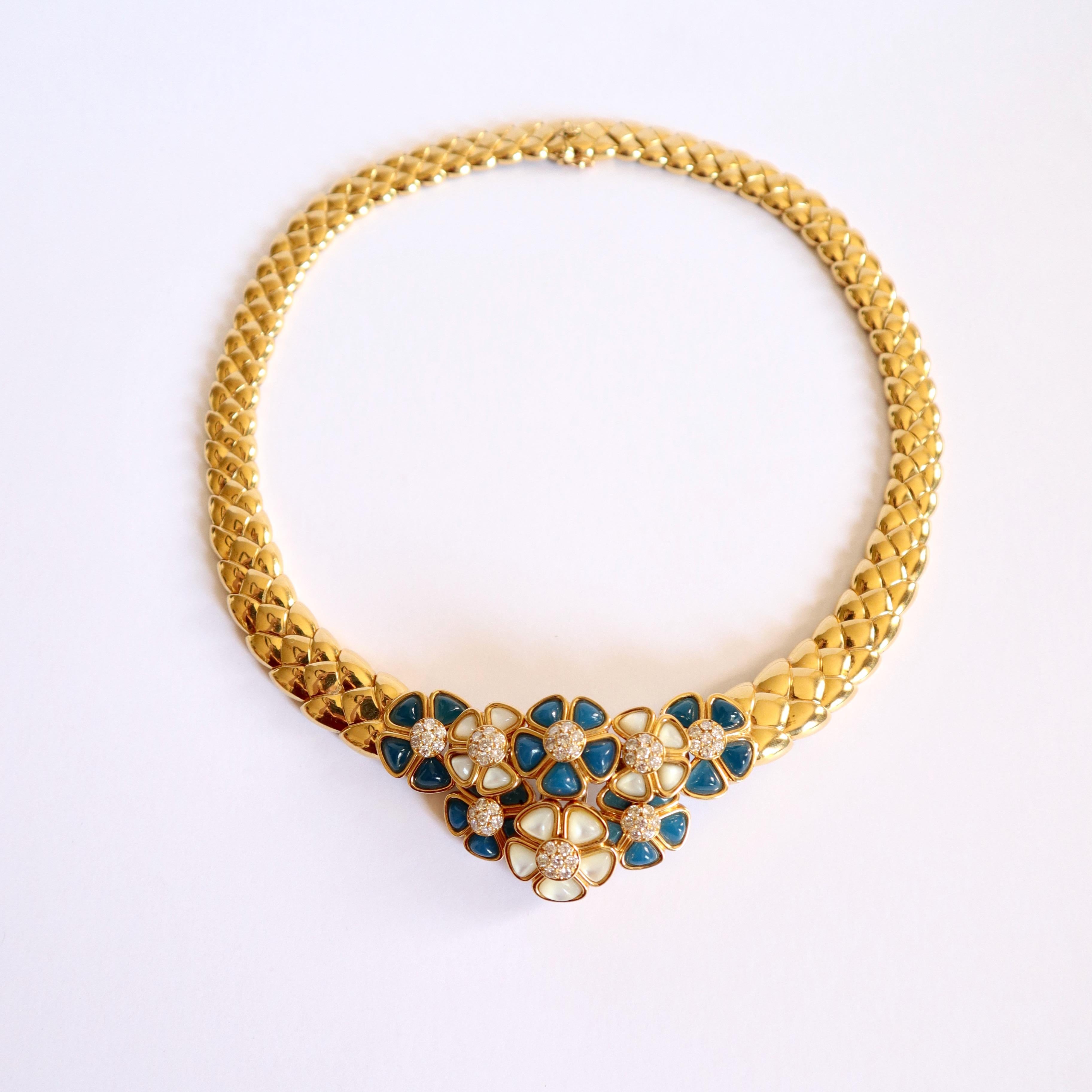 Van Cleef & Arpels Halskette oder Brosche Chalcedon Gold Perlmutt Diamanten im Zustand „Gut“ im Angebot in Paris, FR
