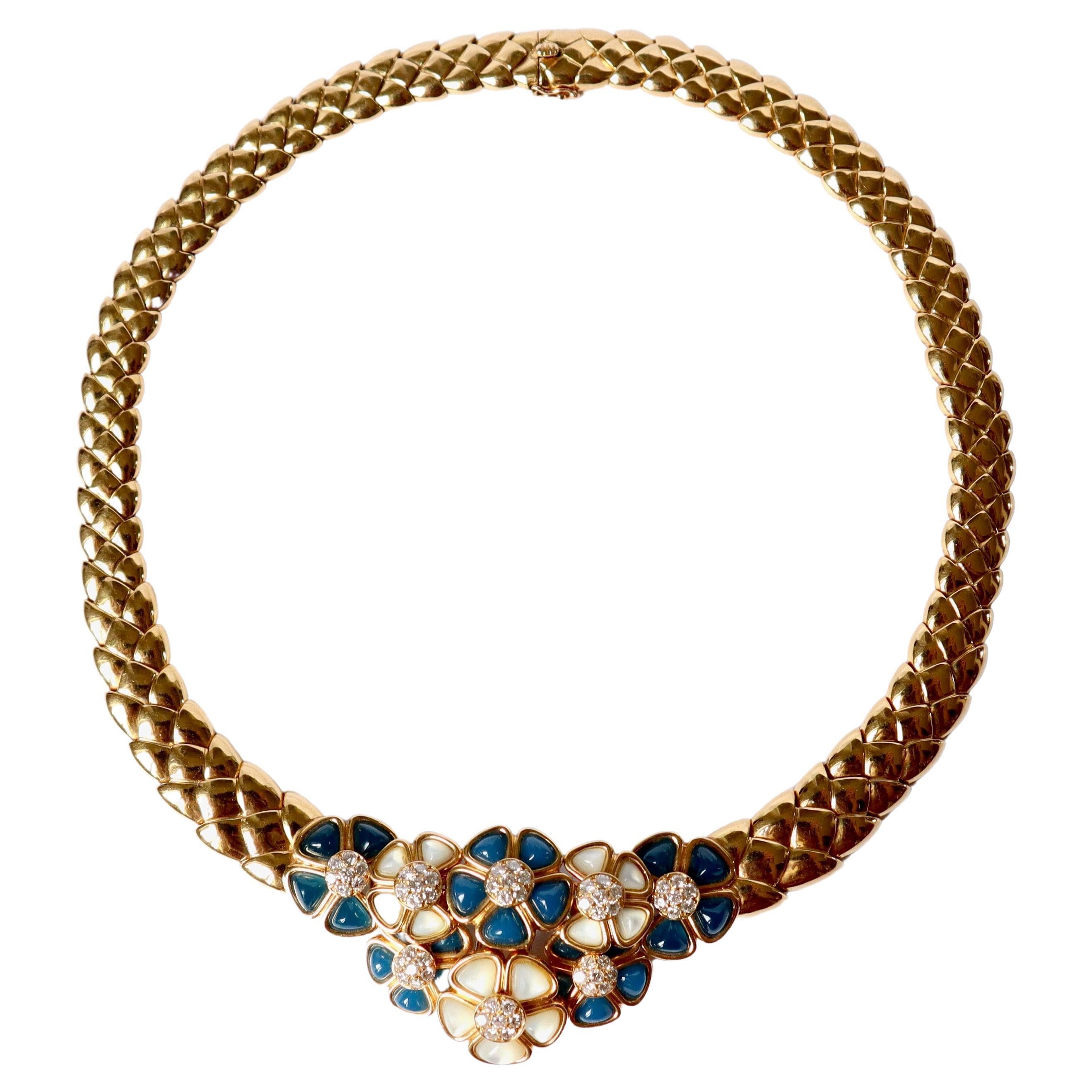 Van Cleef & Arpels Halskette oder Brosche Chalcedon Gold Perlmutt Diamanten im Angebot