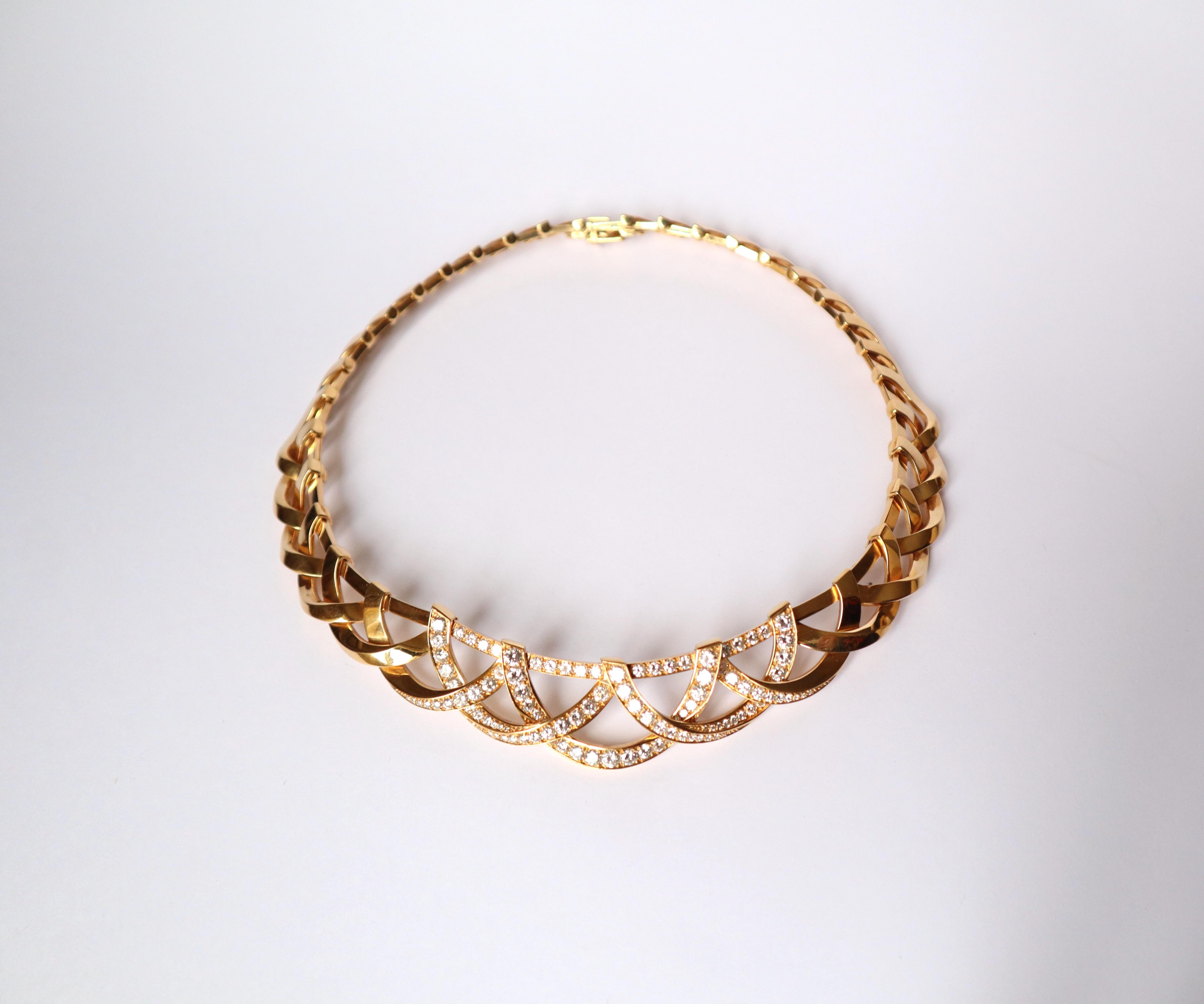 Collana Van Cleef & Arpels Semi-Rigida in oro 18 carati e diamanti In condizioni buone in vendita a Paris, FR